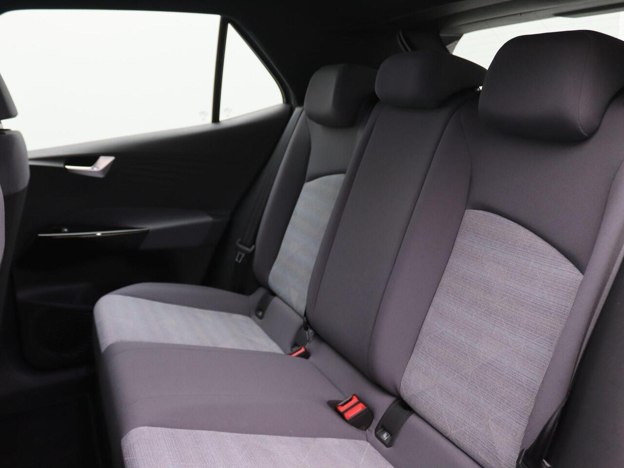 Volkswagen ID.3 Pro 58 kWh 204PK Warmtepomp, Adaptieve Cruise Control, Full Led, Keyless, App-Connect, Navi, Stuur- en Stoelverwarming, 18" LM Velgen