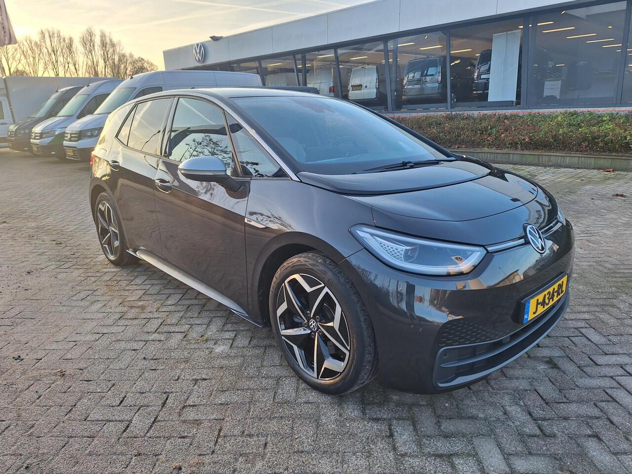 Volkswagen ID.3 First Plus 204pk 58 kWh / LED / Navigatie / Camera / App-Connect / 19" LMV
