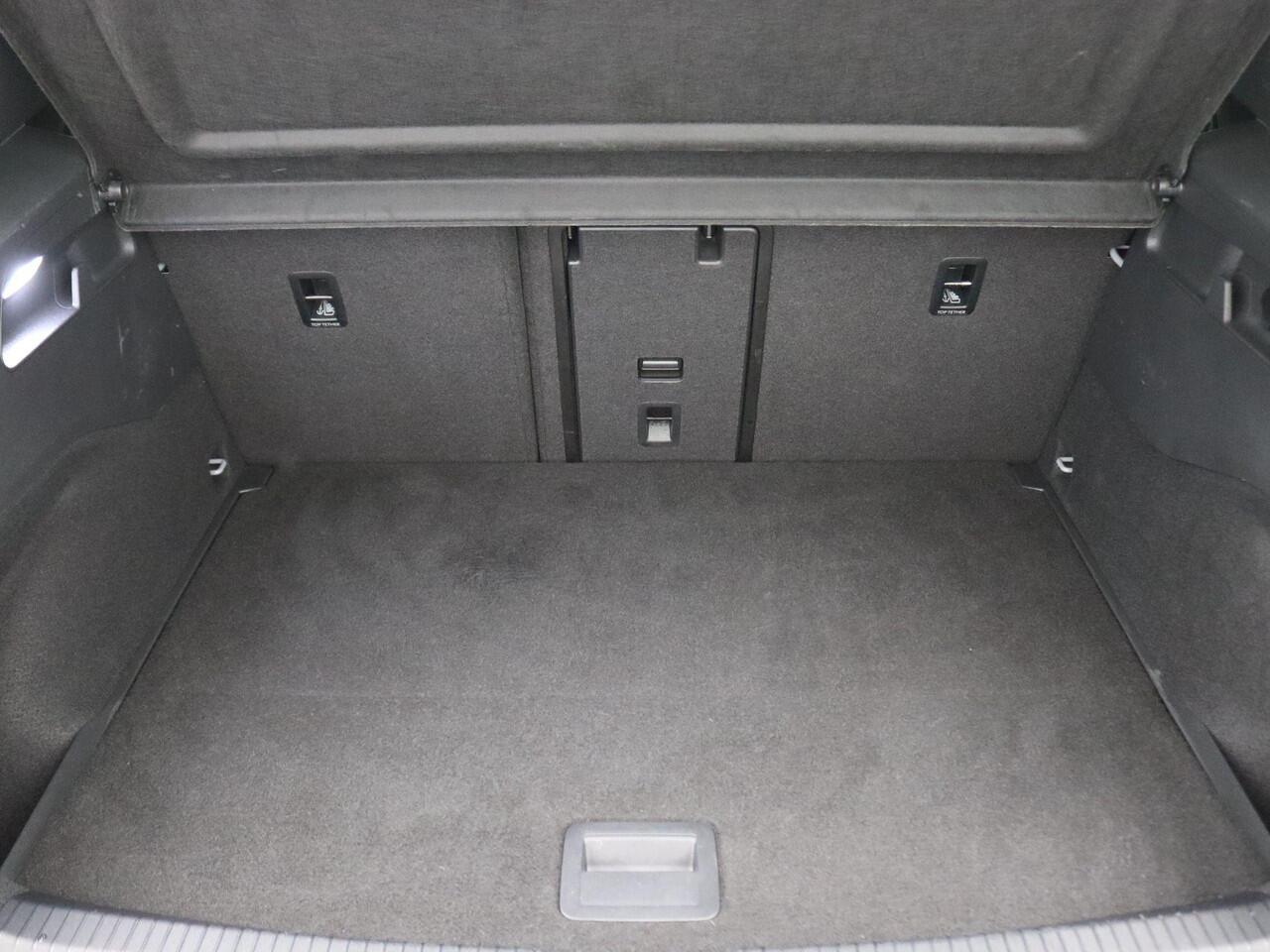 Volkswagen ID.3 Pro 58 kWh 204PK Aut. Matrix-LED Verlichting, Keyless, Achteruitrijcamera, Navi, Alarm, Stoel-Stuurverwarming, Elektr. inkl. spiegels, 18" LM Velgen, Adaptieve Cruise Control