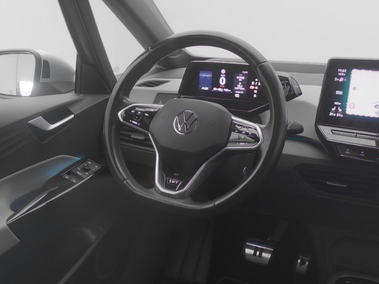 Volkswagen ID.3 First Max 58 kWh | PANO | CAMERA | ADAPTIVE | STOELMASSAGE | STOEL- EN STUURVERW. | TREKHAAK