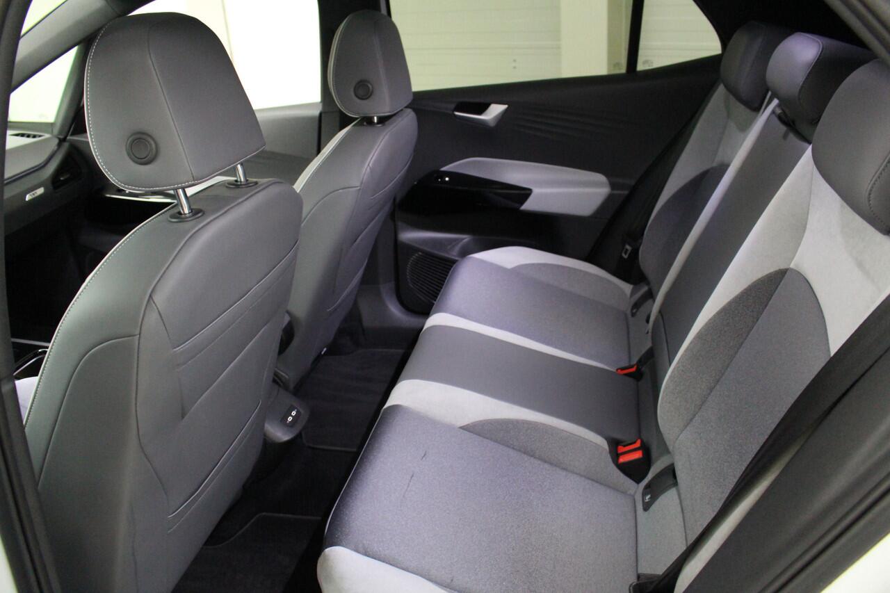 Volkswagen ID.3 First Max 58 kWh Panoramadak | Camera | El. stoelverstelling + massage | IQ-Light