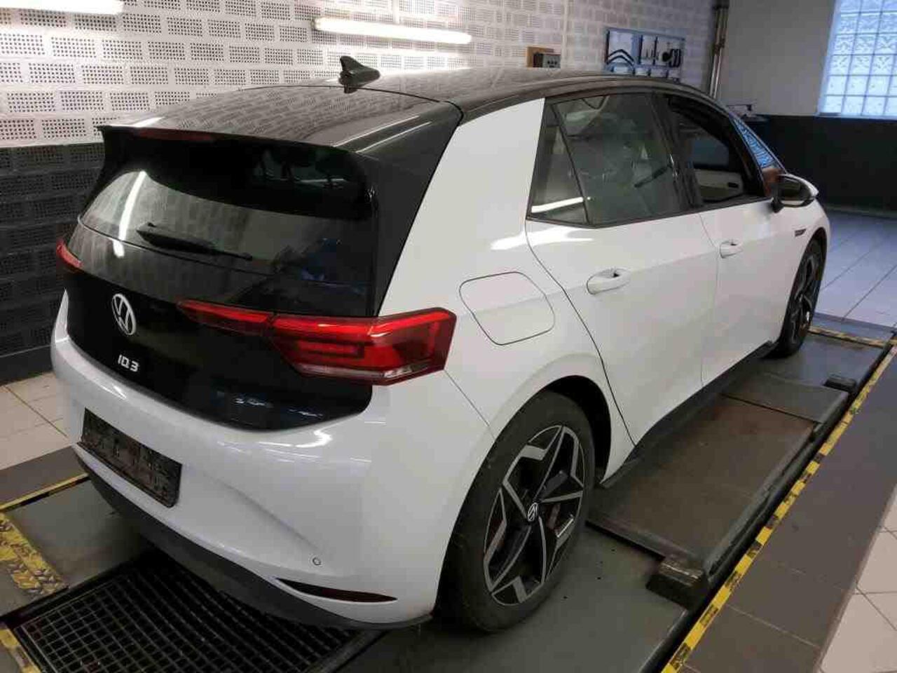 Volkswagen ID.3 Pure Performance 45 kWh | 19" Licht metaal | Nieuwe banden | Carplay