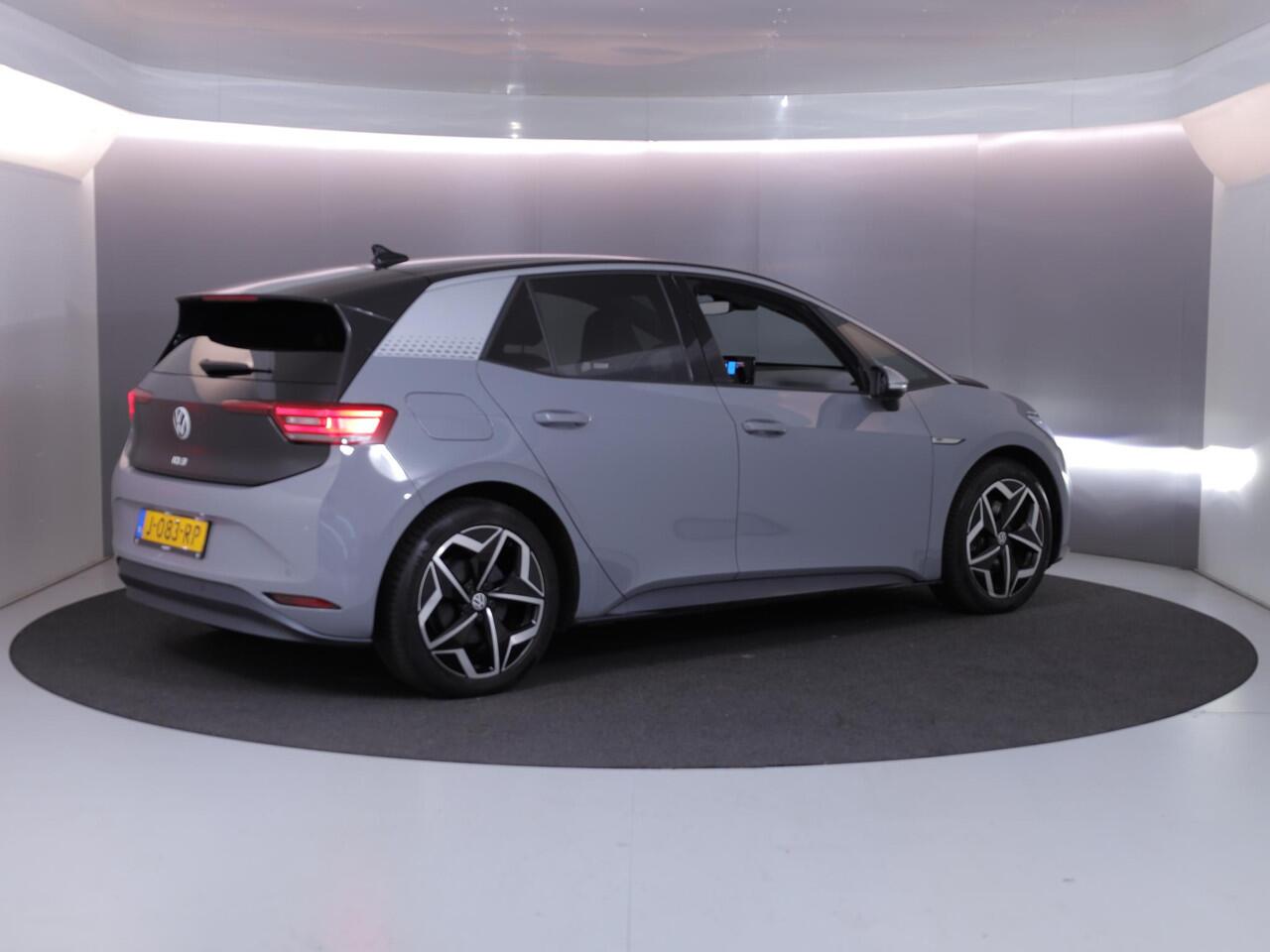 Volkswagen ID.3 First Plus 58 kWh 204 pk | Navigatie | Parkeersensoren | Achteruitrijcamera | Stoelverwarming | Apple Carplay/Android Auto | SOH89%