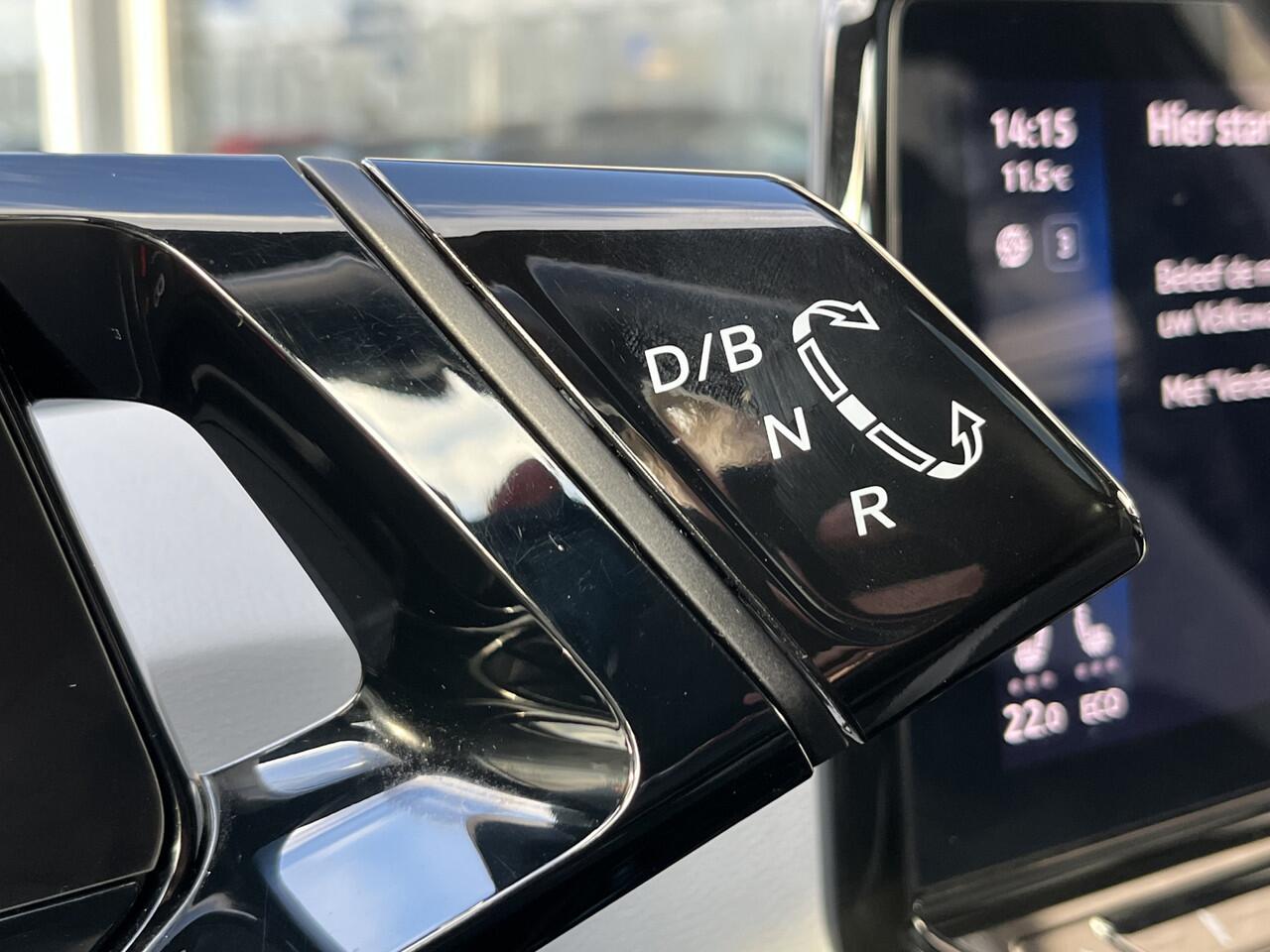 Volkswagen ID.3 First Max 58 kWh / TREKHAAK/ PANO/ CAMERA/ PARK. SENSOREN/ IQ. LIGHT/ ERGO ACTIVE STOELEN/ STOELVERWARM./ NAVI/ CLIMA/ 20" LMV