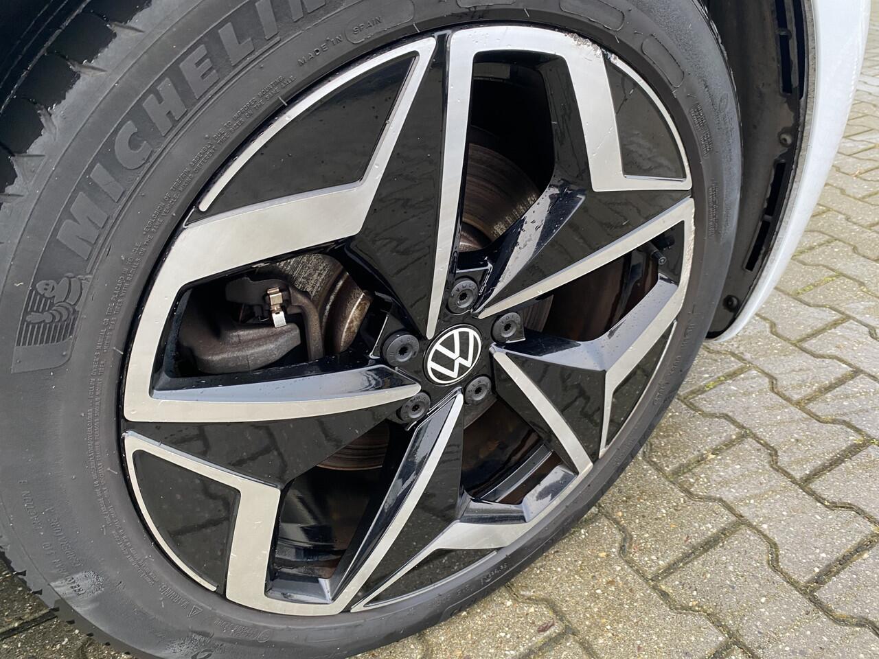 Volkswagen ID.3 First Plus 58 kWh Stuurverw en Stoelverw. Camera, Adaptive Cruise Control & App-Connect