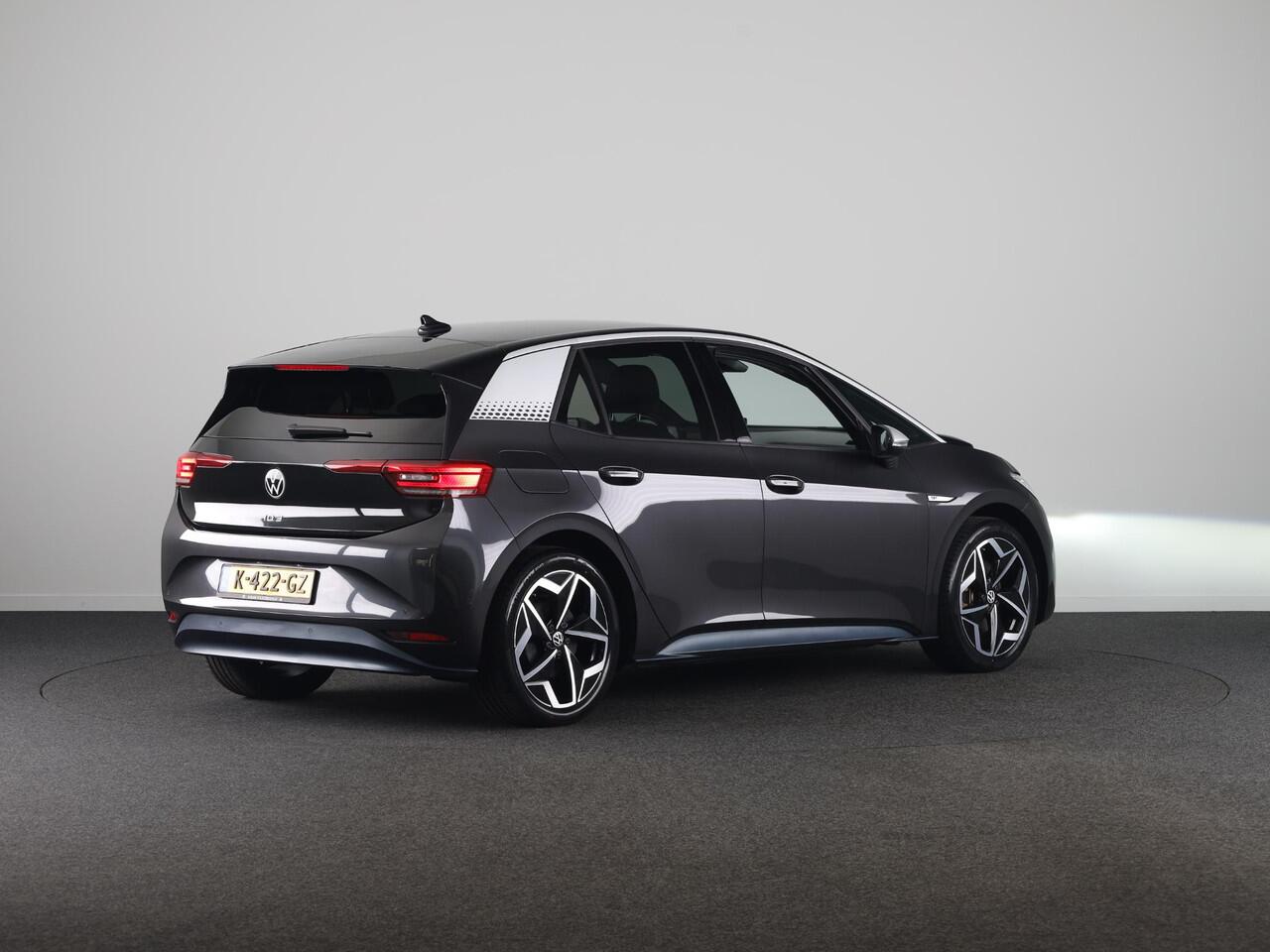Volkswagen ID.3 First Plus 58 kWh 204 pk | Navigatie | Parkeersensoren | Achteruitrijcamera | Stoelverwarming | Apple Carplay/Android Auto | Matrix LED koplampen |