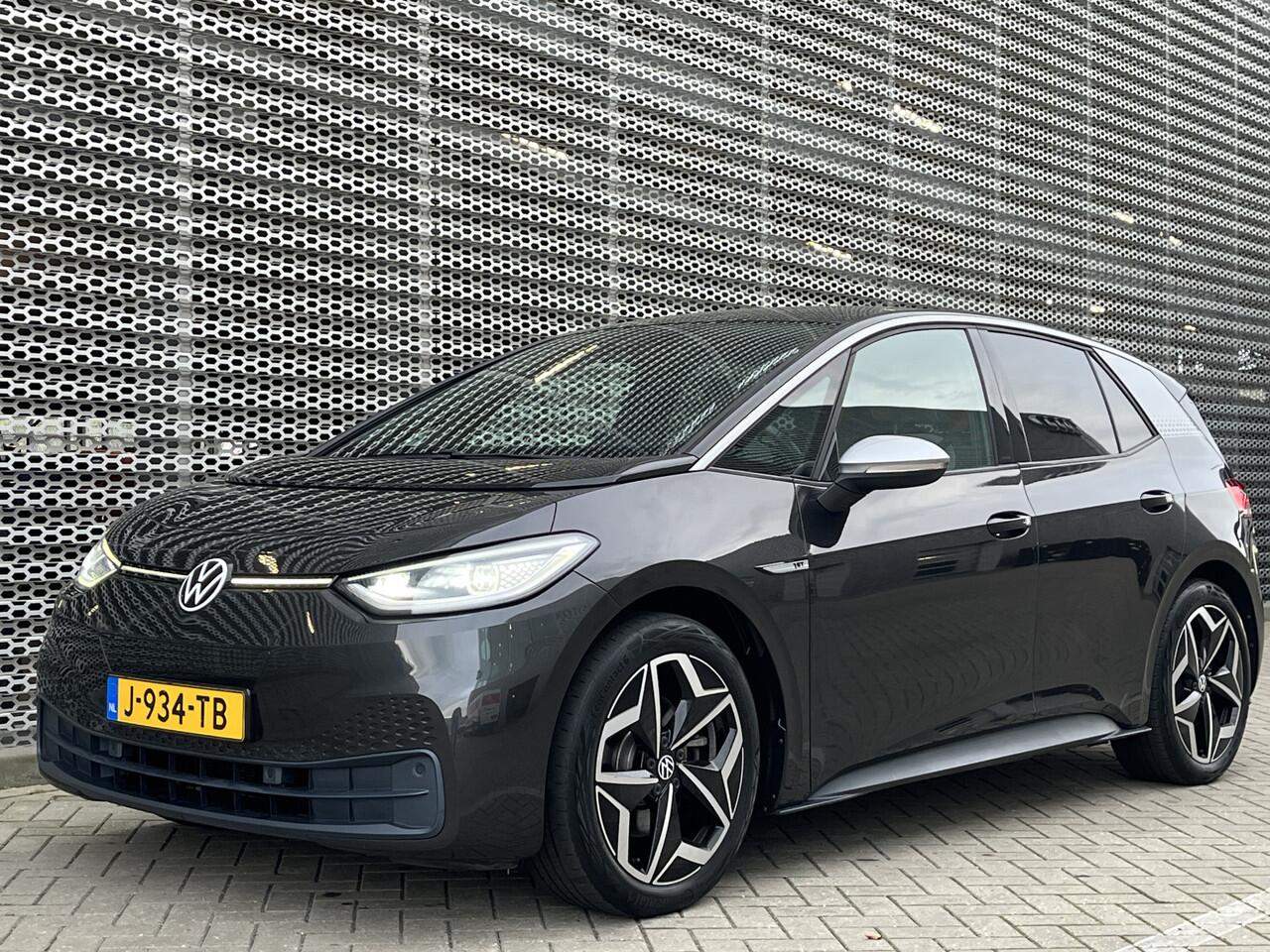 Volkswagen ID.3 First Plus 58 kWh / Navigatie / Camera / Parkeersensoren V+A / App connect / Lichtmetaal 19 inch /