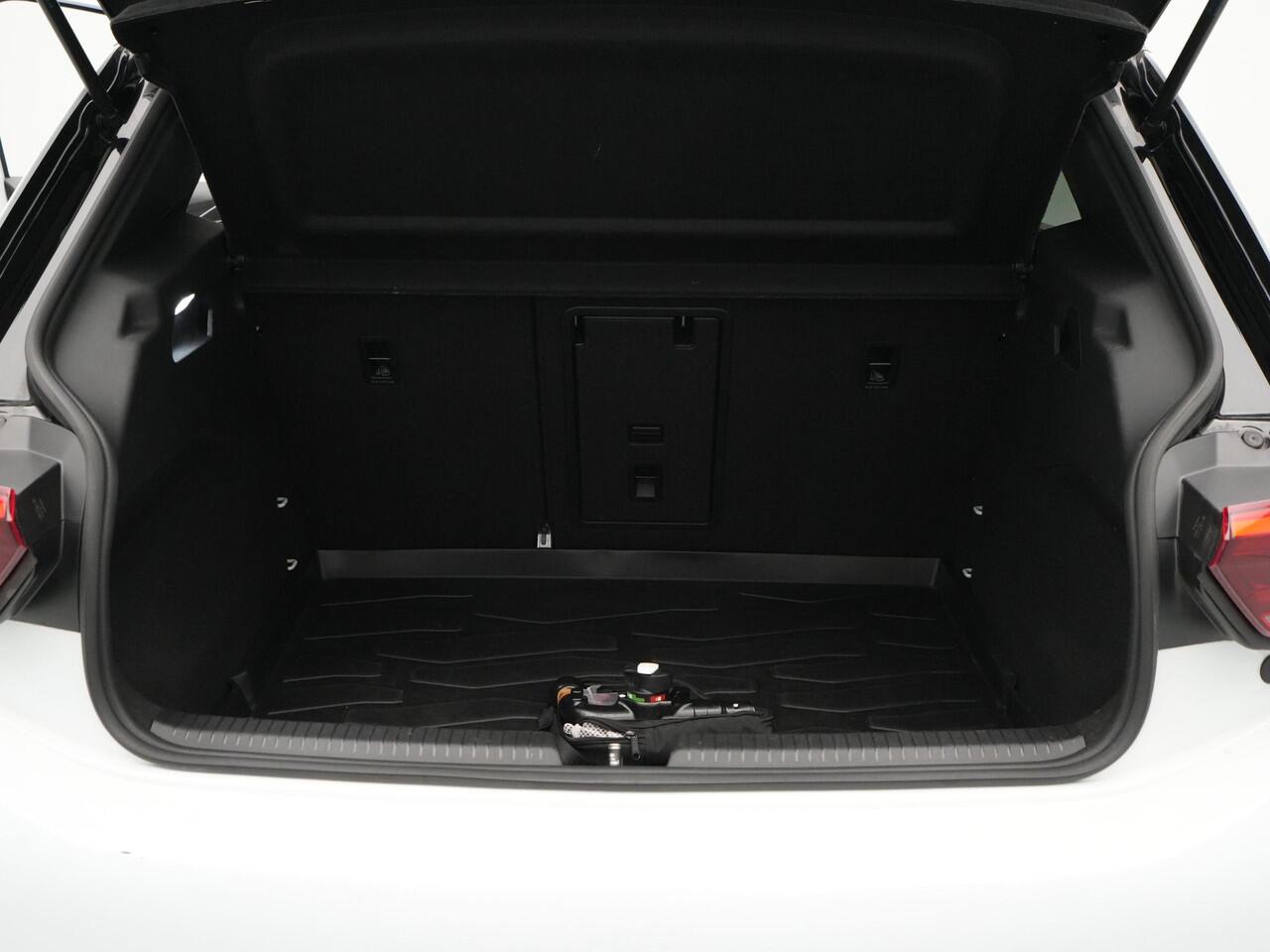 Volkswagen ID.3 First Plus 58 kWh 204pk Trekhaak Navigatie Camera Stoel/Stuurverwarming Acc 15