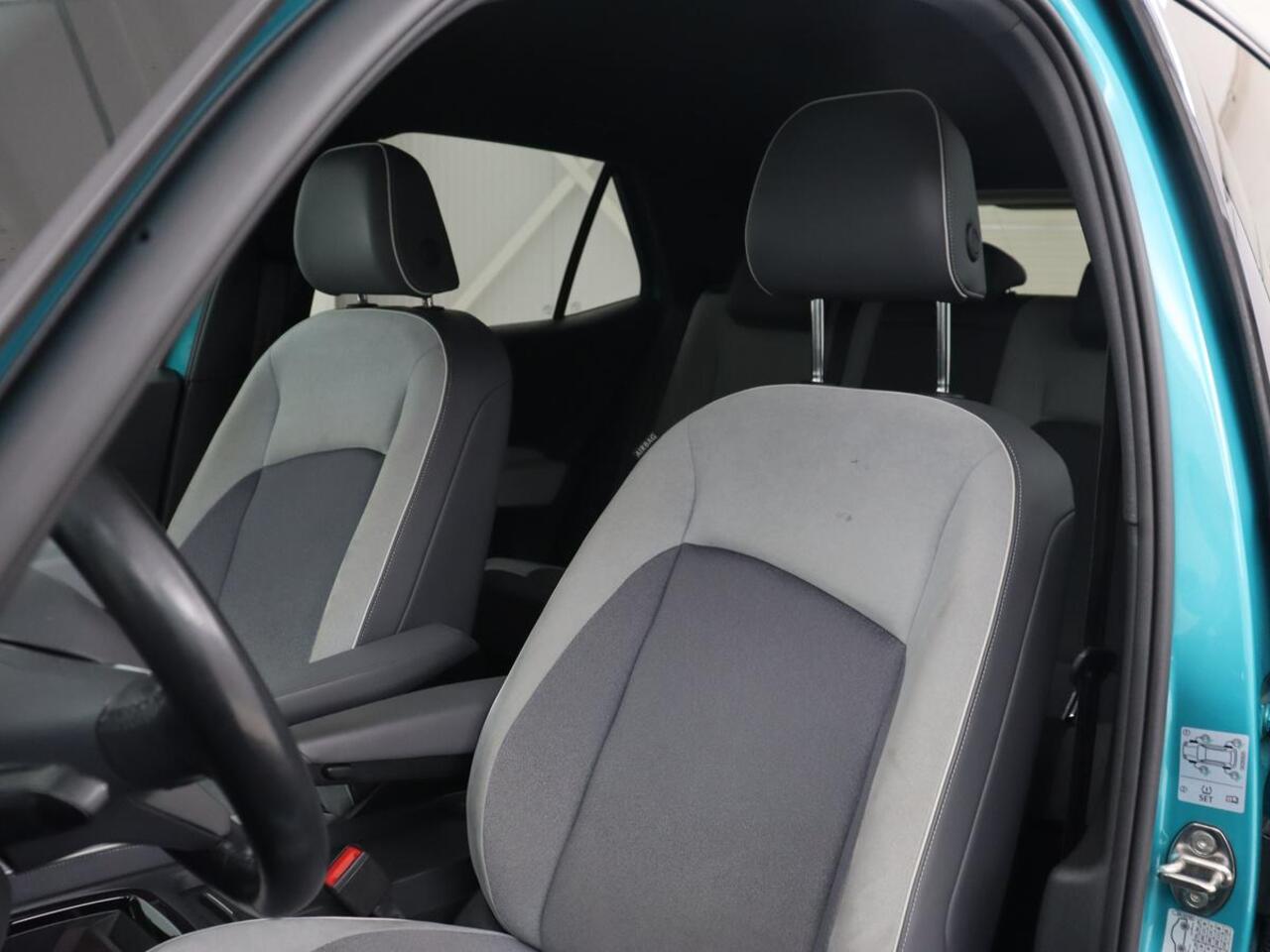 Volkswagen ID.3 58 kWh | Stoel & stuurverwarming | Matrix LED | Adaptive cruise | Carplay | Sfeerverlichting | Camera | Navigatie | DAB | Keyless | Parkeerhulp