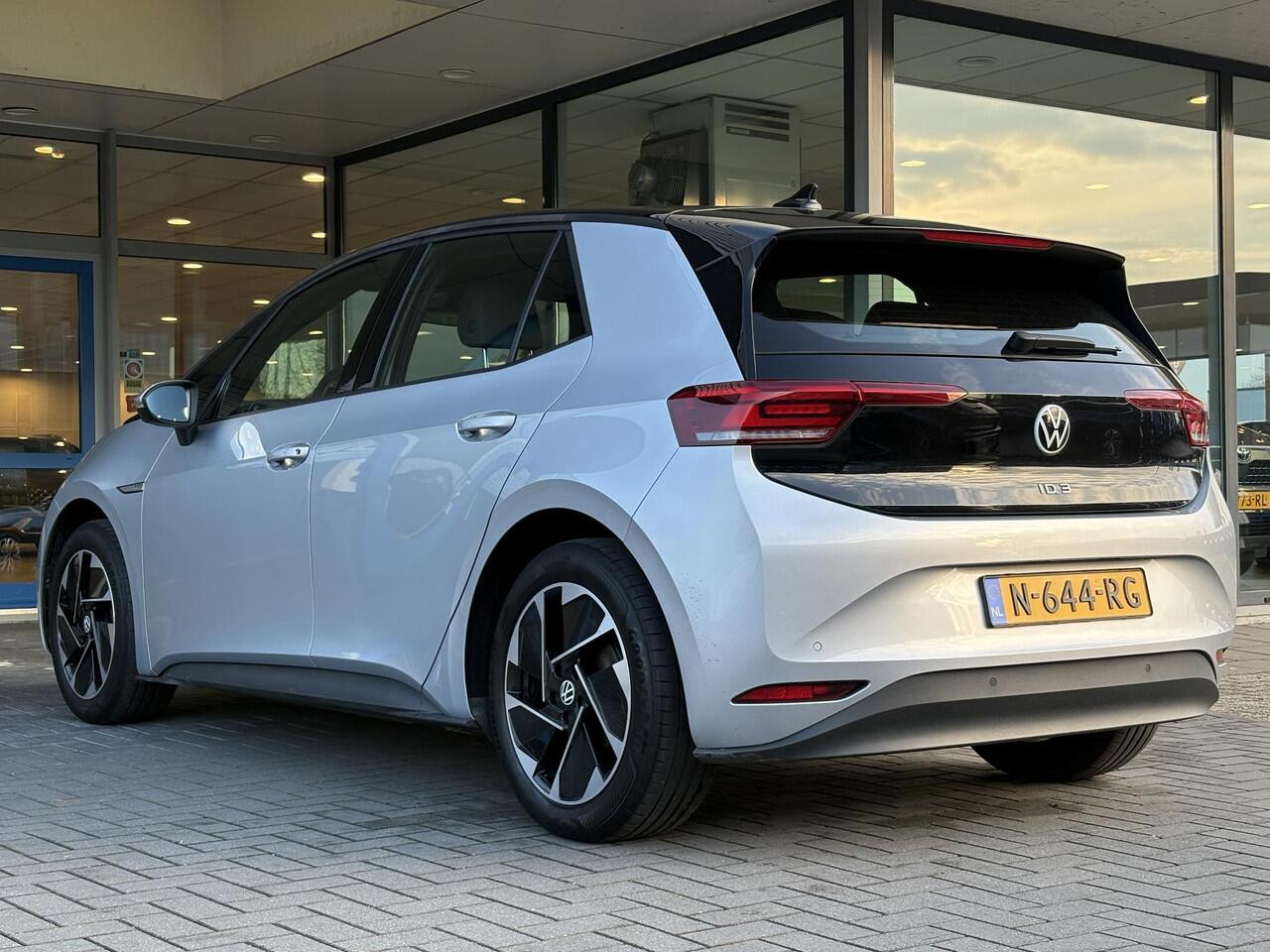 Volkswagen ID.3 Pro 58 kWh First Edition | 360 Camera | Stoel- & Stuurwielverwarming | Adaptive Cruise | Side Assist | Navi |