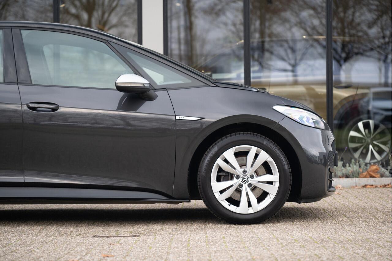 Volkswagen ID.3 First 58 kWh | Adapt. Cruise | Navi | Stoelverw. | PDC V+A | 18" | Opt. Zo + Wi set