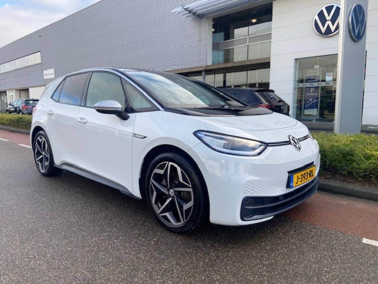 Volkswagen ID.3 First Plus 204PK 58 kWh / Zwart Dak / LED / Navigatie / Camera / Haak+ / 19" LMV