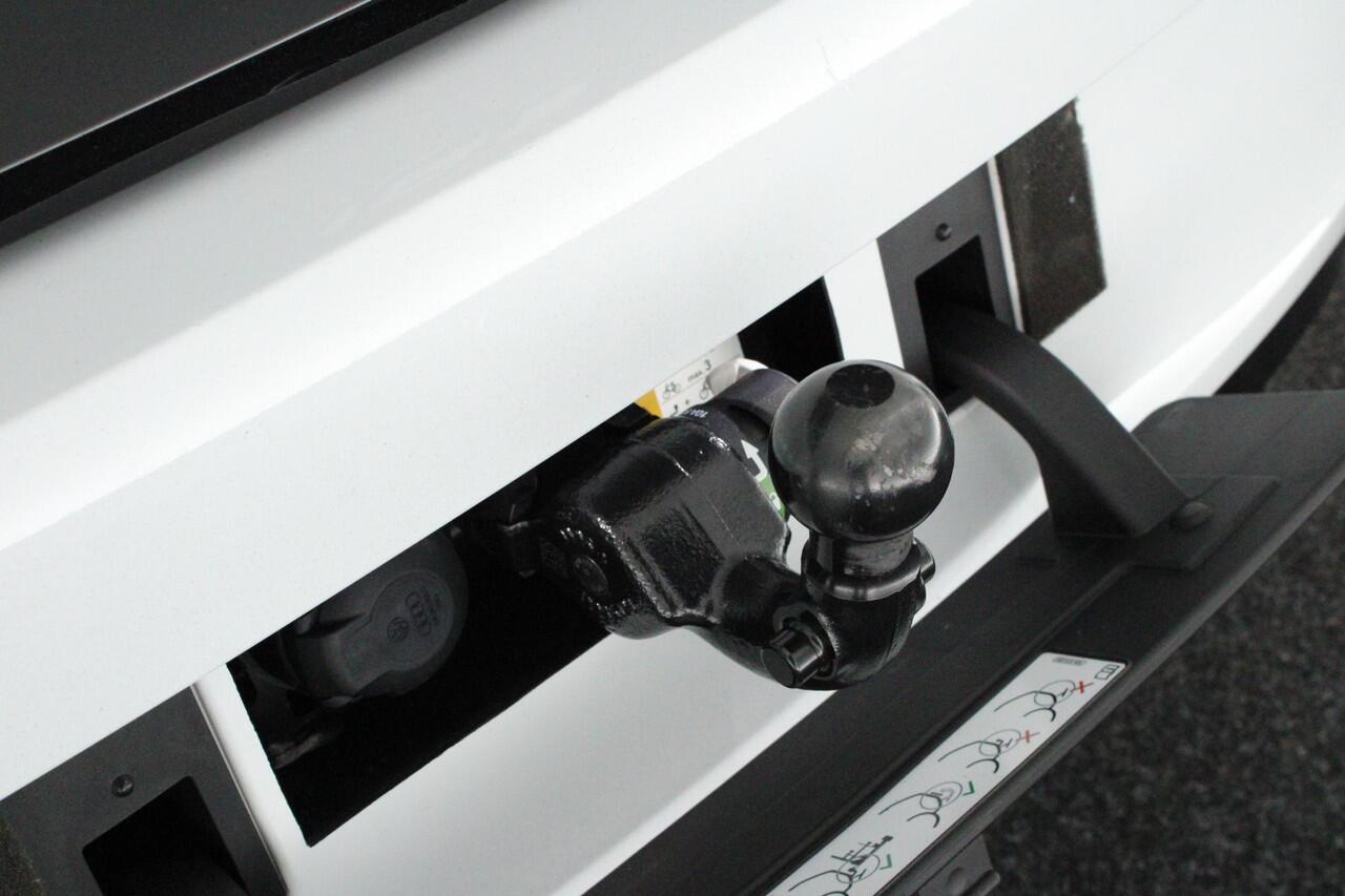 Volkswagen ID.3 First Max 58 kWh 204pk SOH 86% Steunhaak Navigatie Panoramadak Sportstoelen HUD Camera