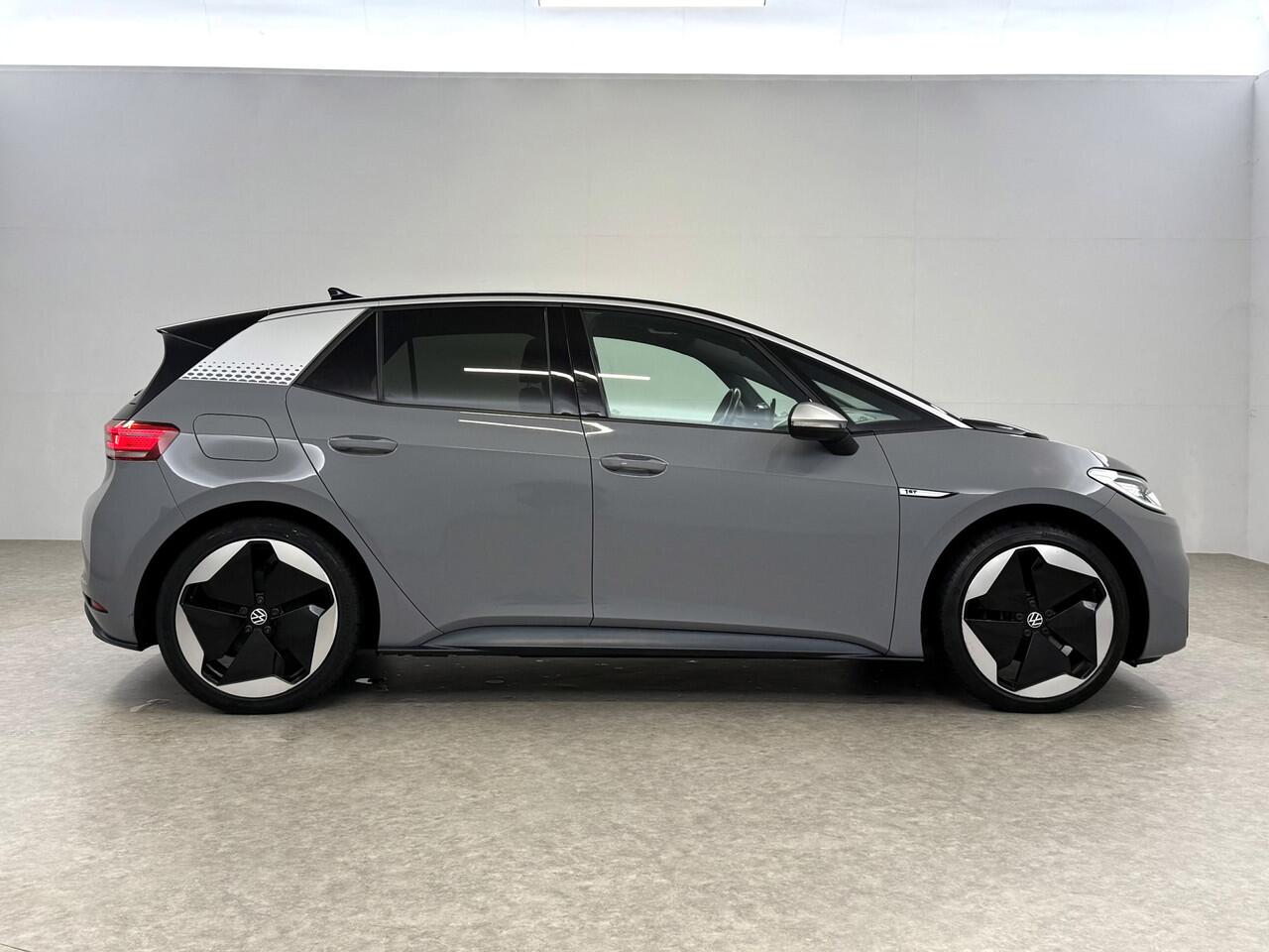 Volkswagen ID.3 First Max 58 kWh | SOH 94% | Snelladen | IQ Lights | Virtual | Pano | Adap. Cruise | Massage | HuD | Camera | Sfeer | Carplay | Stoel/Stuur verw. | NAP