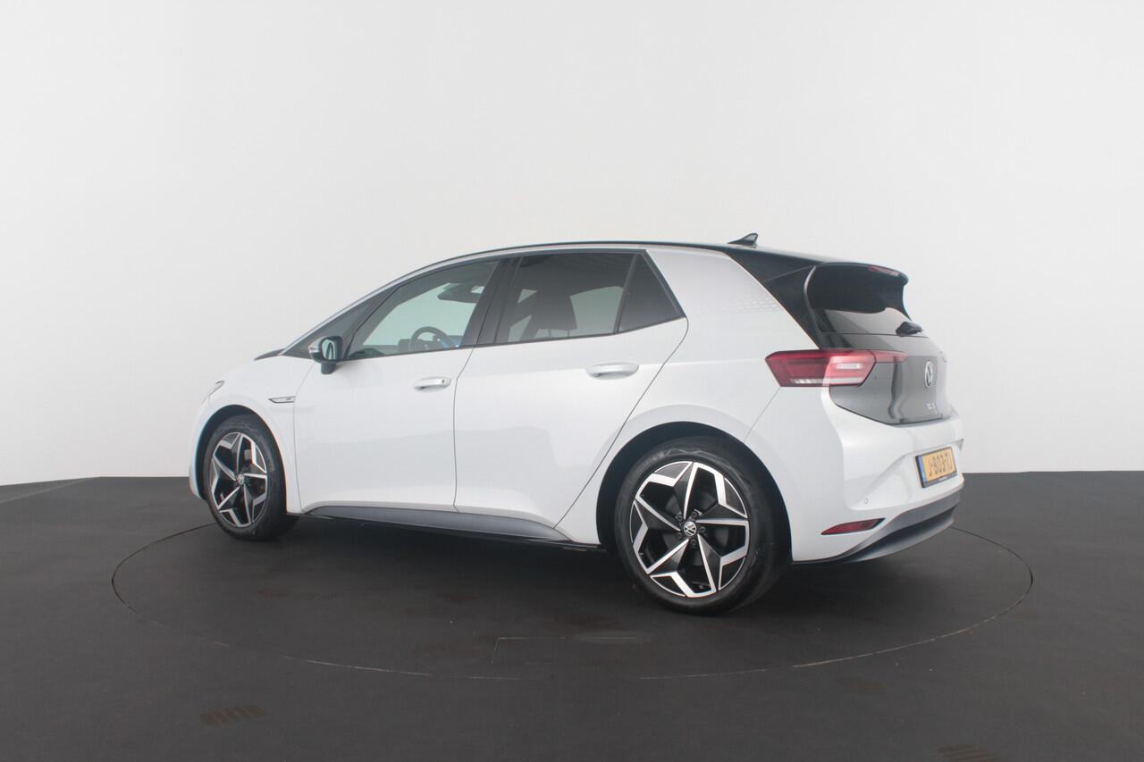 Volkswagen ID.3 First Plus 58 kWh > 204pk/Camera/Matrix-LED/Glacier White met zwart dak