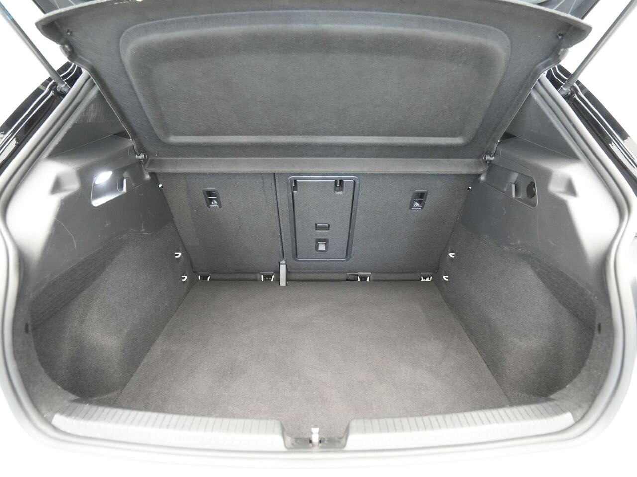 Volkswagen ID.3 First Plus 58 kWh Navigatie Camera Acc Stoel/Stuurverwarming Carplay 154