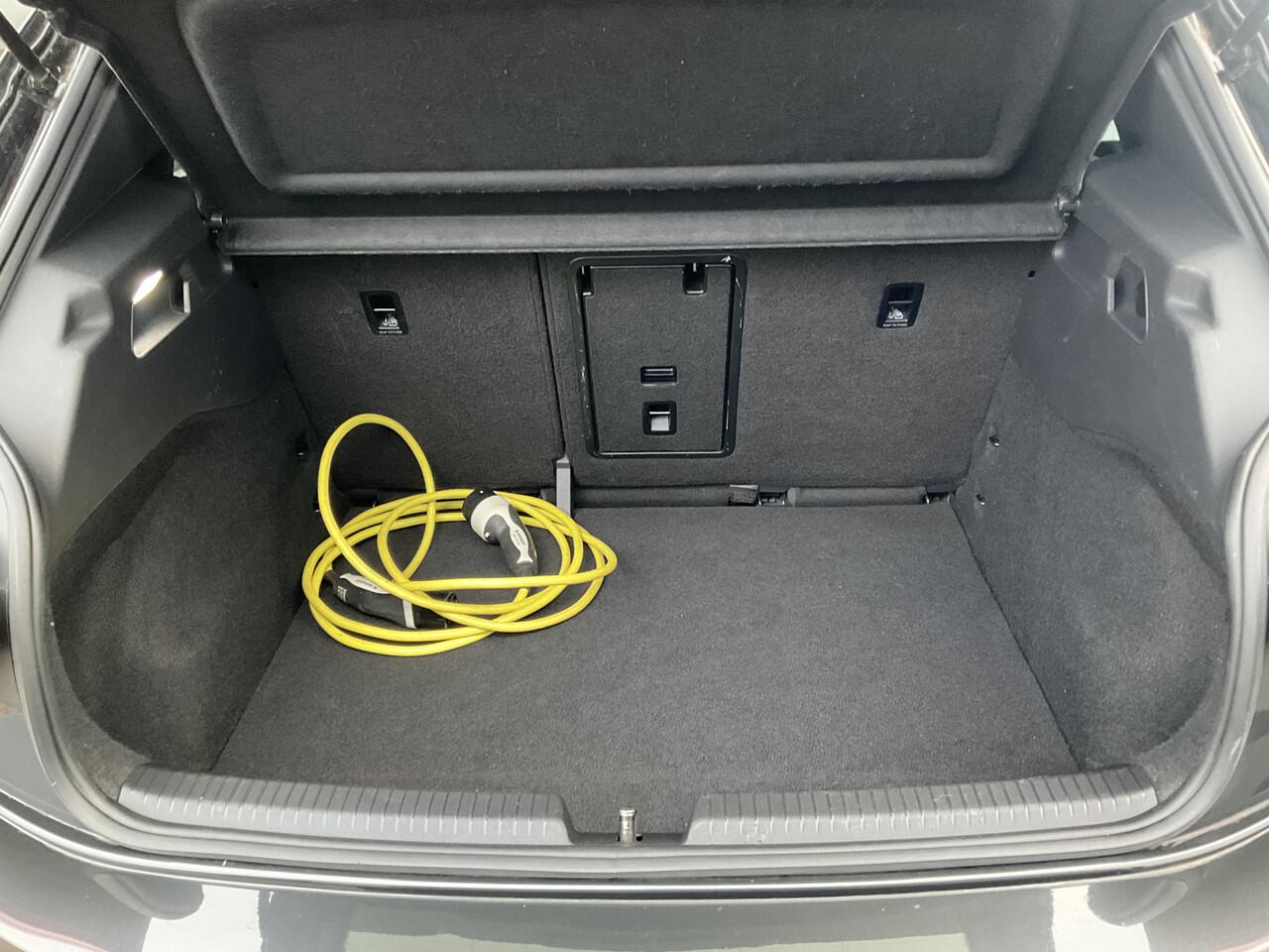 Volkswagen ID.3 First Plus 58 kWh SOH 91% Adap.Cruise Stoel/Stuurverw Carplay 100% Elektrisch NL-Auto!