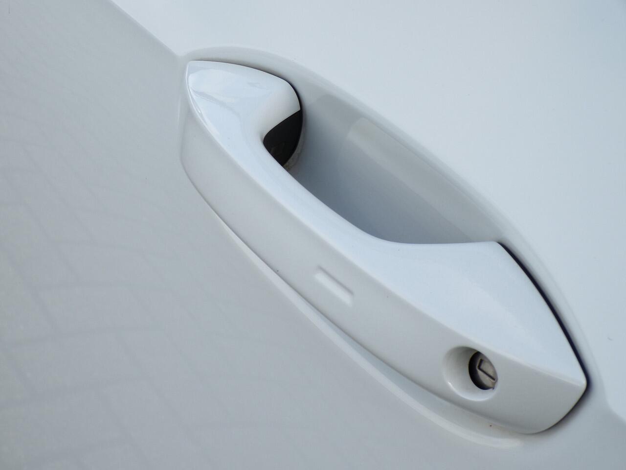 Volkswagen ID.3 First Plus 58 kWh, SOH 94% / Full LED / Carplay + Android Auto / Camera + Sensoren / Adaptive Cruise / 19' LMV