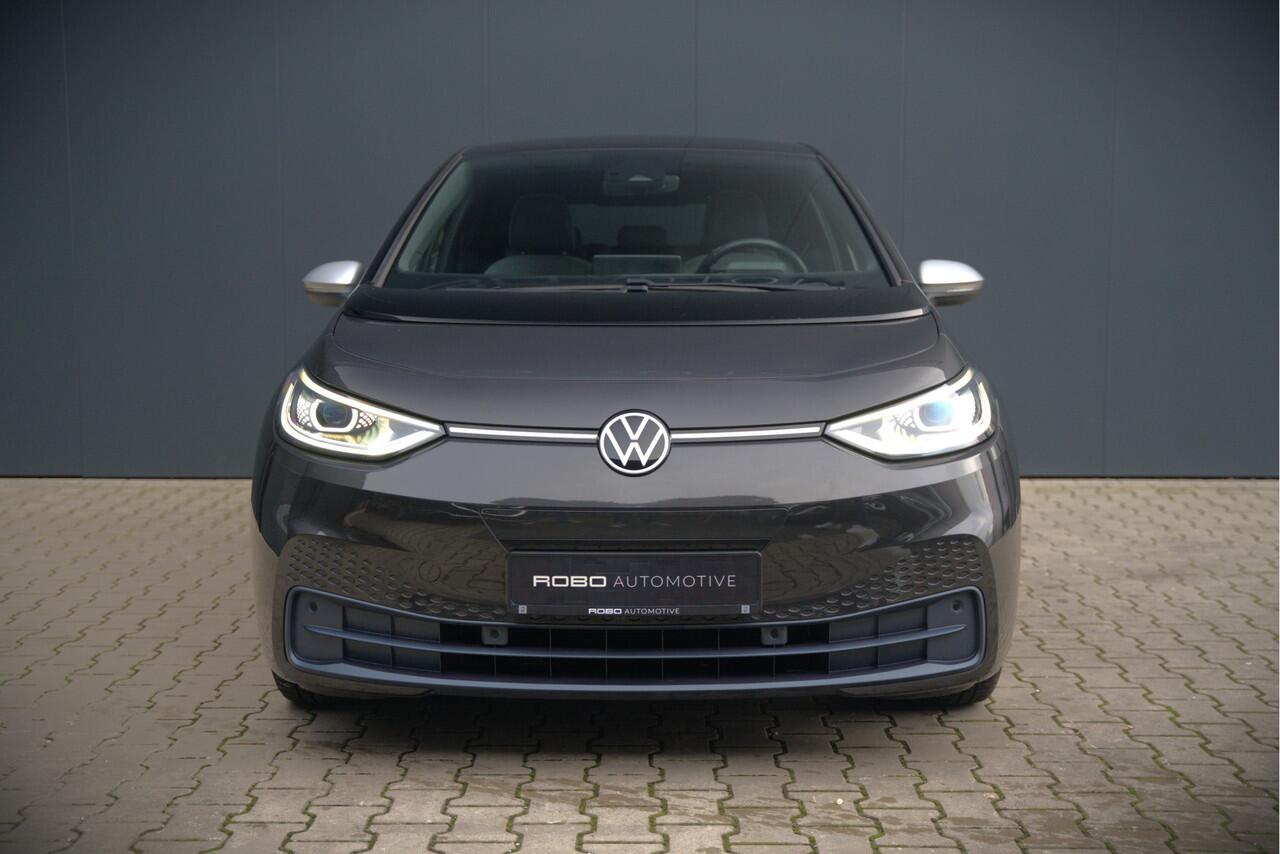 Volkswagen ID.3 First Plus 58 kWh | Stoelverwarming | Trekhaak | Camera | Adaptive Cruise Control | Navigatie | Standkachel | Keyless | Parkeersensoren | LED | Apple Carplay | BTW |