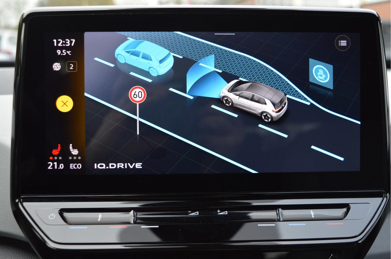 Volkswagen ID.3 First Plus 58 kWh NL-Auto / 19" / SOH 89% / Led matrix / Clima / Keyless / Apple,android