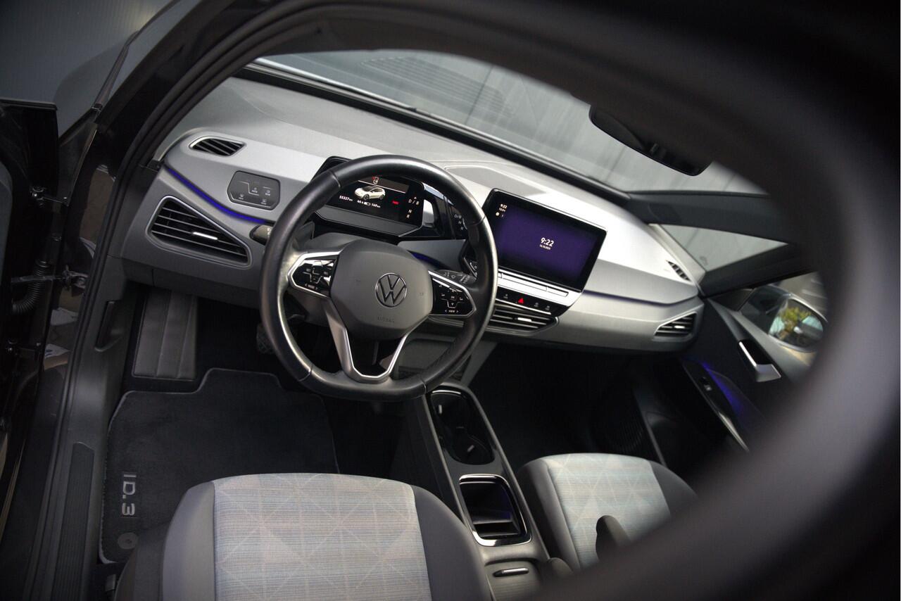 Volkswagen ID.3 Life 58 kWh | Stoelverwarming | Stuurverwarming | Adaptive Cruise Control | Navigatie | Standkachel | Keyless | Parkeersensoren | LED | Apple Carplay | BTW |