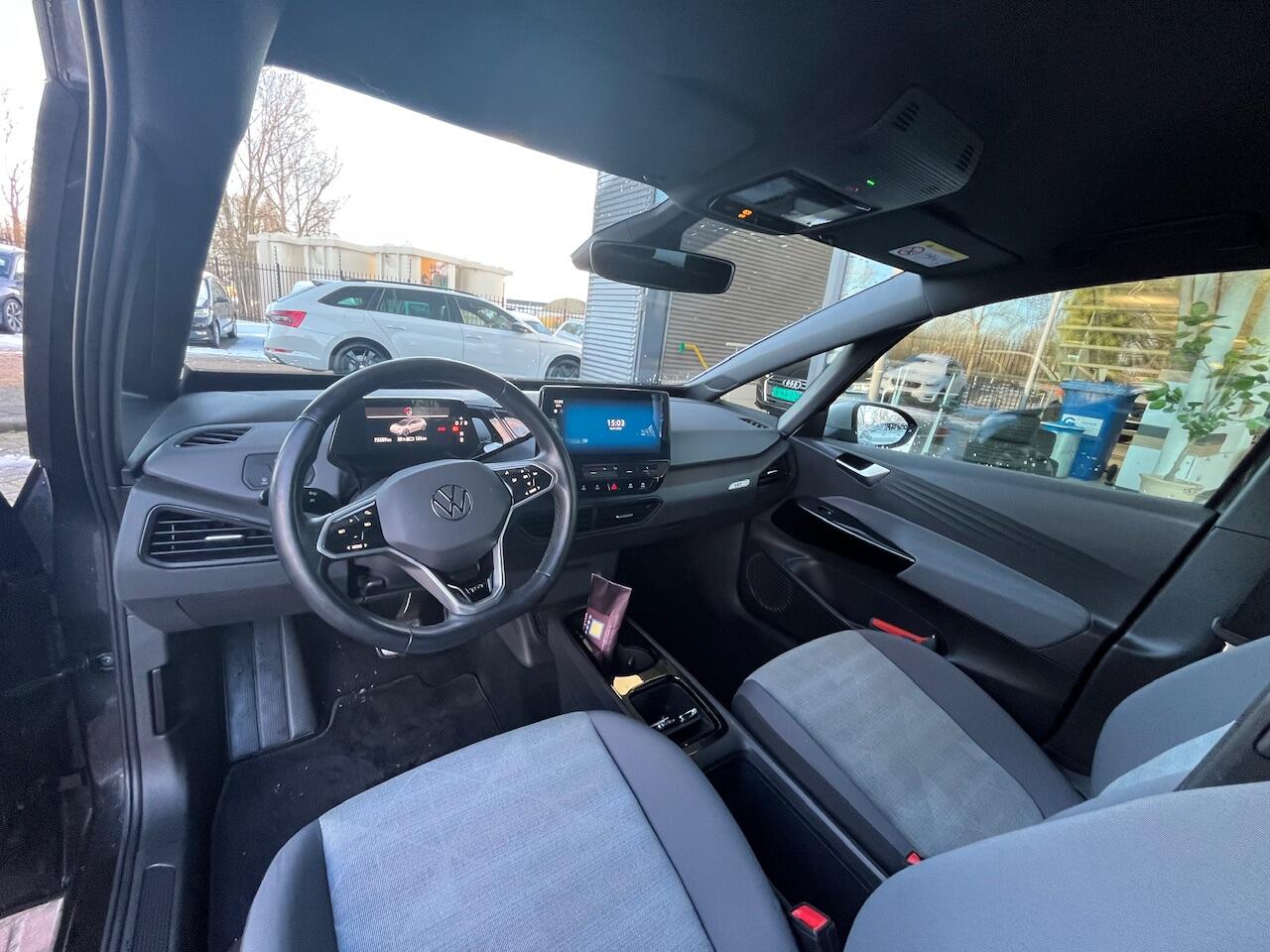 Volkswagen ID.3 First 58 kWh / Stoelverwarming / Navigatie / 18'' LMV