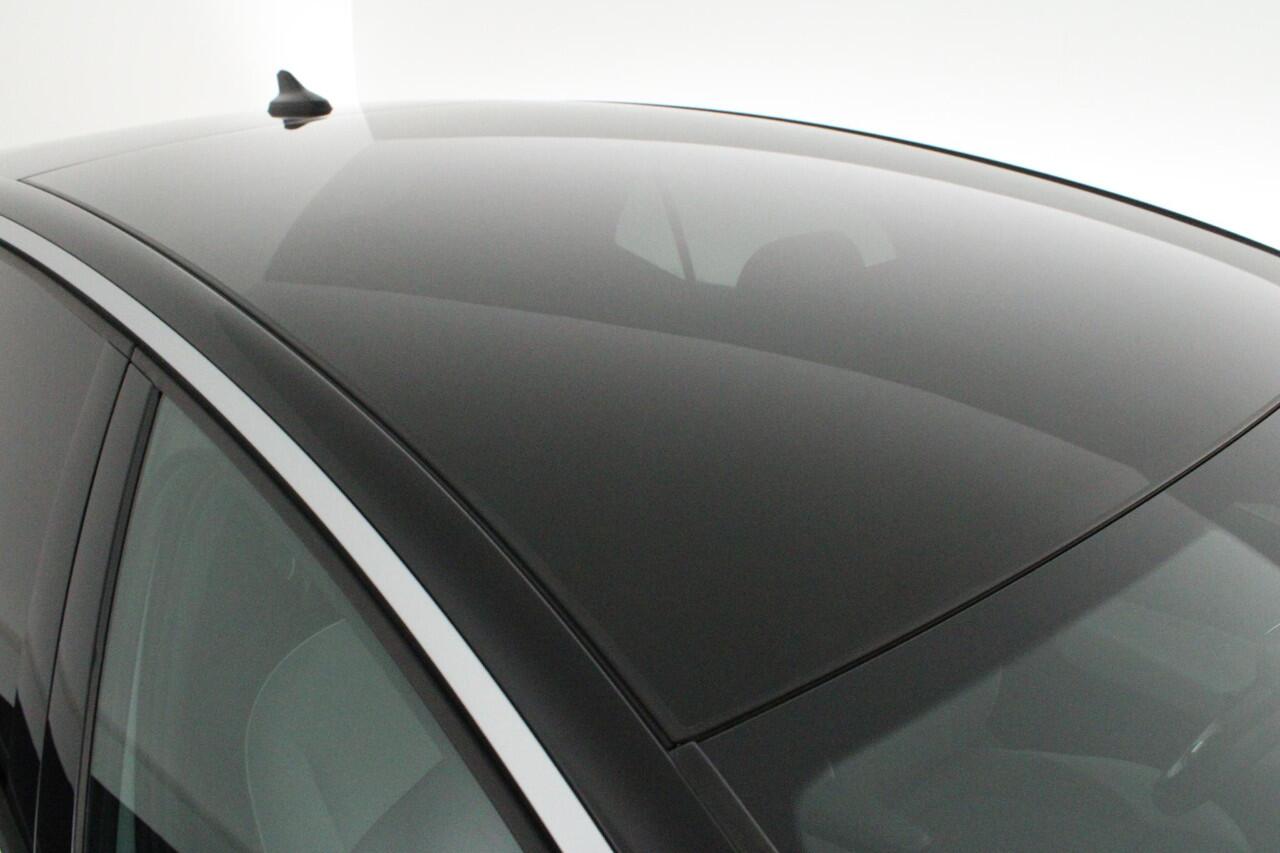 Volkswagen ID.3 First Max 58 kWh 204pk SOH 86% Steunhaak Navigatie Panoramadak Sportstoelen HUD Camera