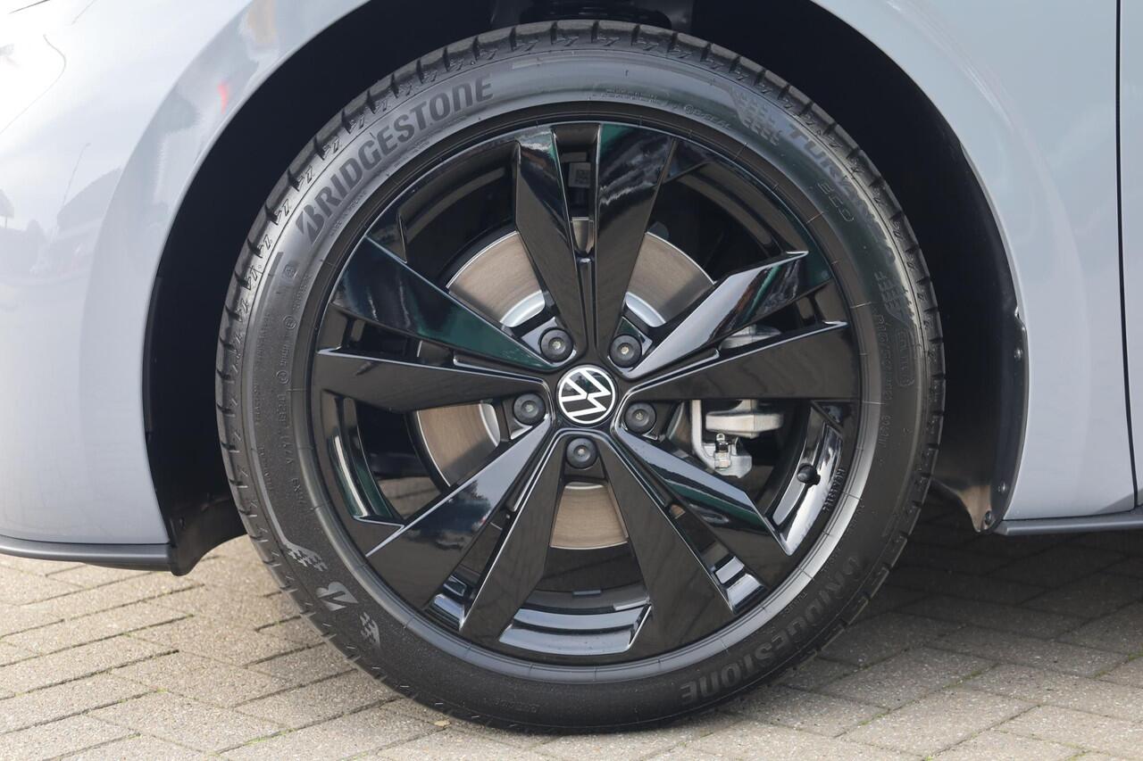 Volkswagen ID.3 Black Edition 52 kWh 170PK / 125kW Apple Carplay & Android Auto, verwarmbare voorstoelen, LED koplampen, navigatie (Discover Pro), comfortstoelen, DAB+, draadloos telefoon laden, rijstrookbehoud assistent (Lane Assist), extra getint glas achter, verkeerst