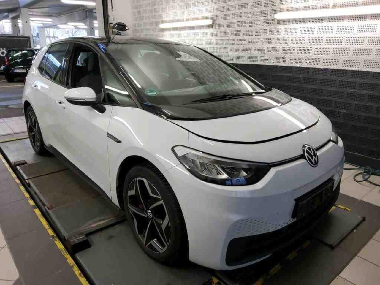 Volkswagen ID.3 Pure Performance 45 kWh | 19" Licht metaal | Nieuwe banden | Carplay