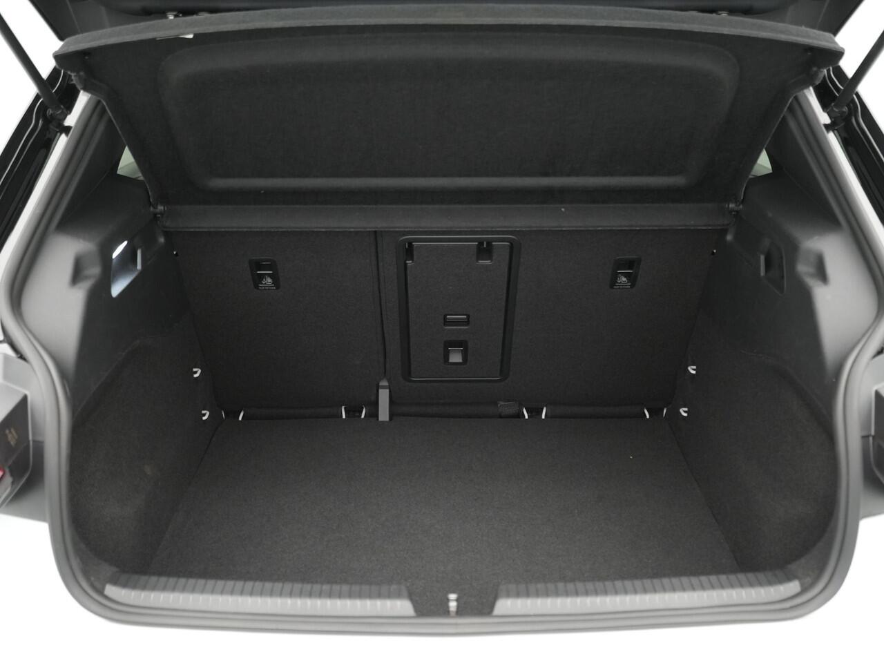 Volkswagen ID.3 First Plus 58 kWh 204pk Navigatie Camera Acc Stoelverwarming Carplay 049