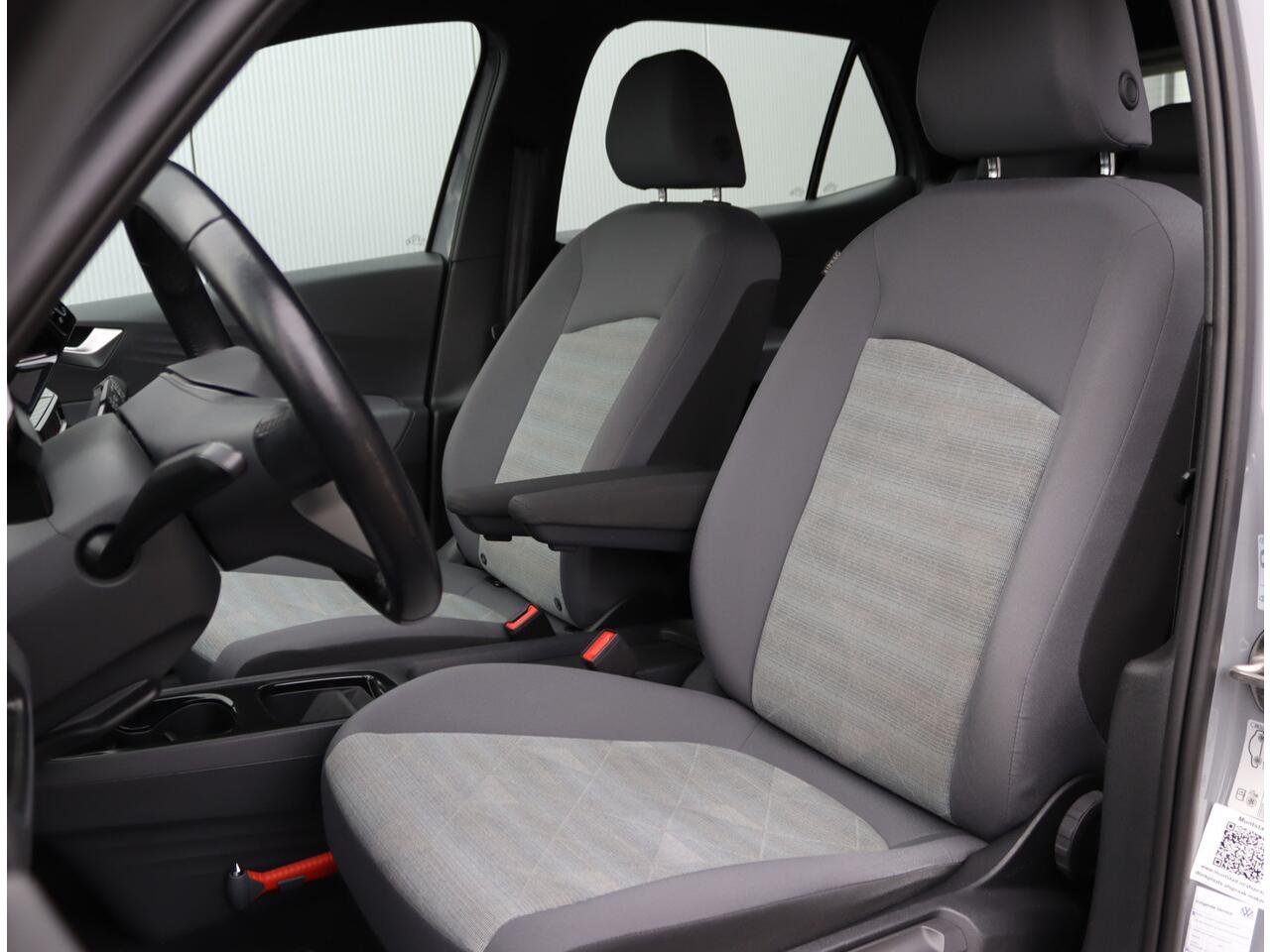 Volkswagen ID.3 Pure 45 kWh | Trekhaak | Stoelverwarming | Adaptieve Cruise