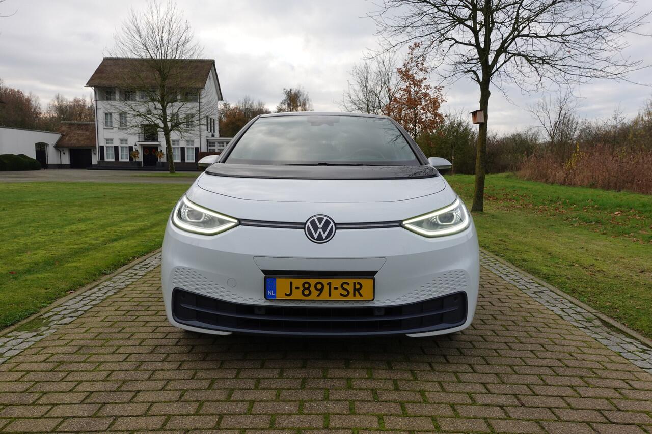 Volkswagen ID.3 First Max 58 kWh | BTW | Pano | I.Q. LIGHT | Head-Up | Stoelverwarming | Massage | Trekhaak |