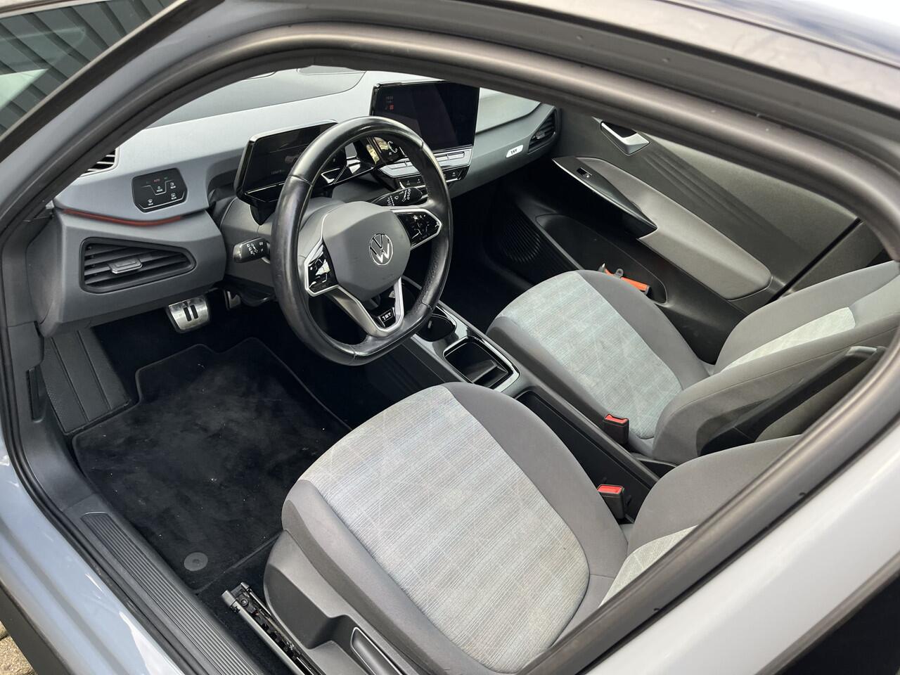 Volkswagen ID.3 First 58 kWh 50% deal 7.775,- ACTIE Carplay / Stoelverwarming / Clima / Cruise