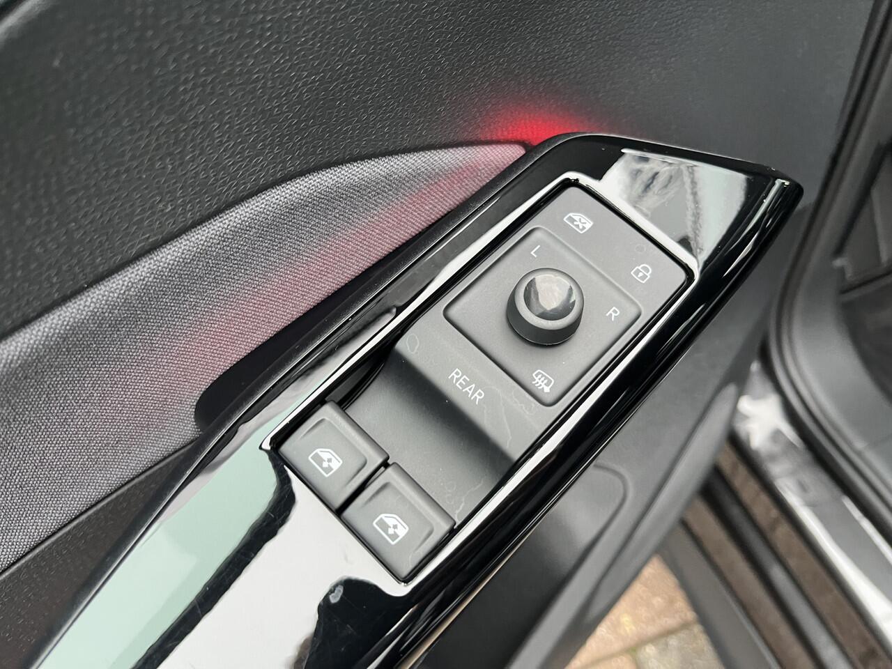 Volkswagen ID.3 First 58 kWh / PARK. SENSOREN/ LED/ NAVI/ STUUR-STOELVERWARM./ ADAPT. CRUISE/ CLIMA/ 18" LMV