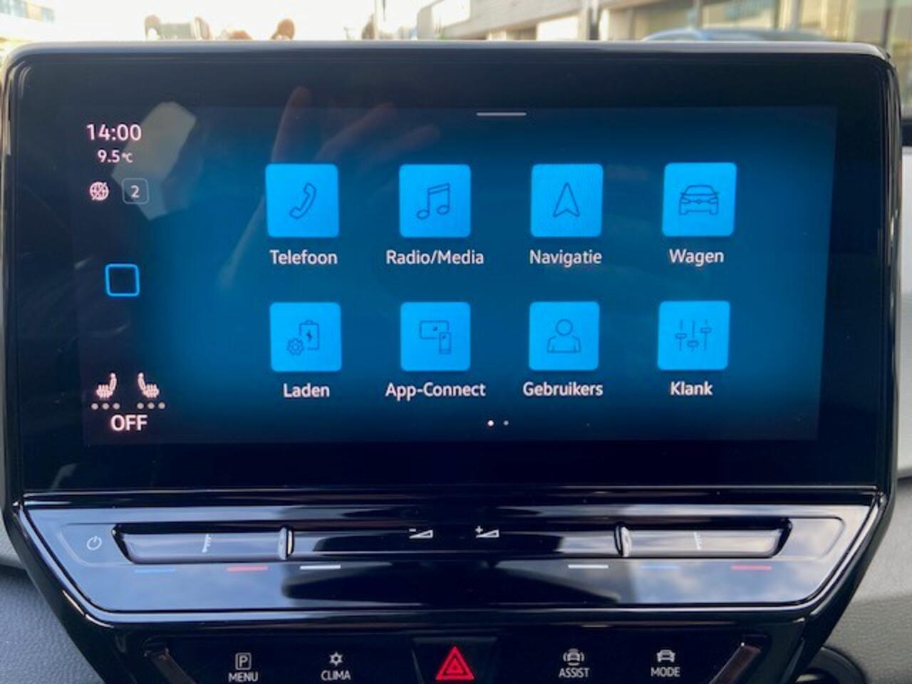 Volkswagen ID.3 First Plus 204PK 58 kWh / Zwart Dak / LED / Navigatie / Camera / Haak+ / 19" LMV