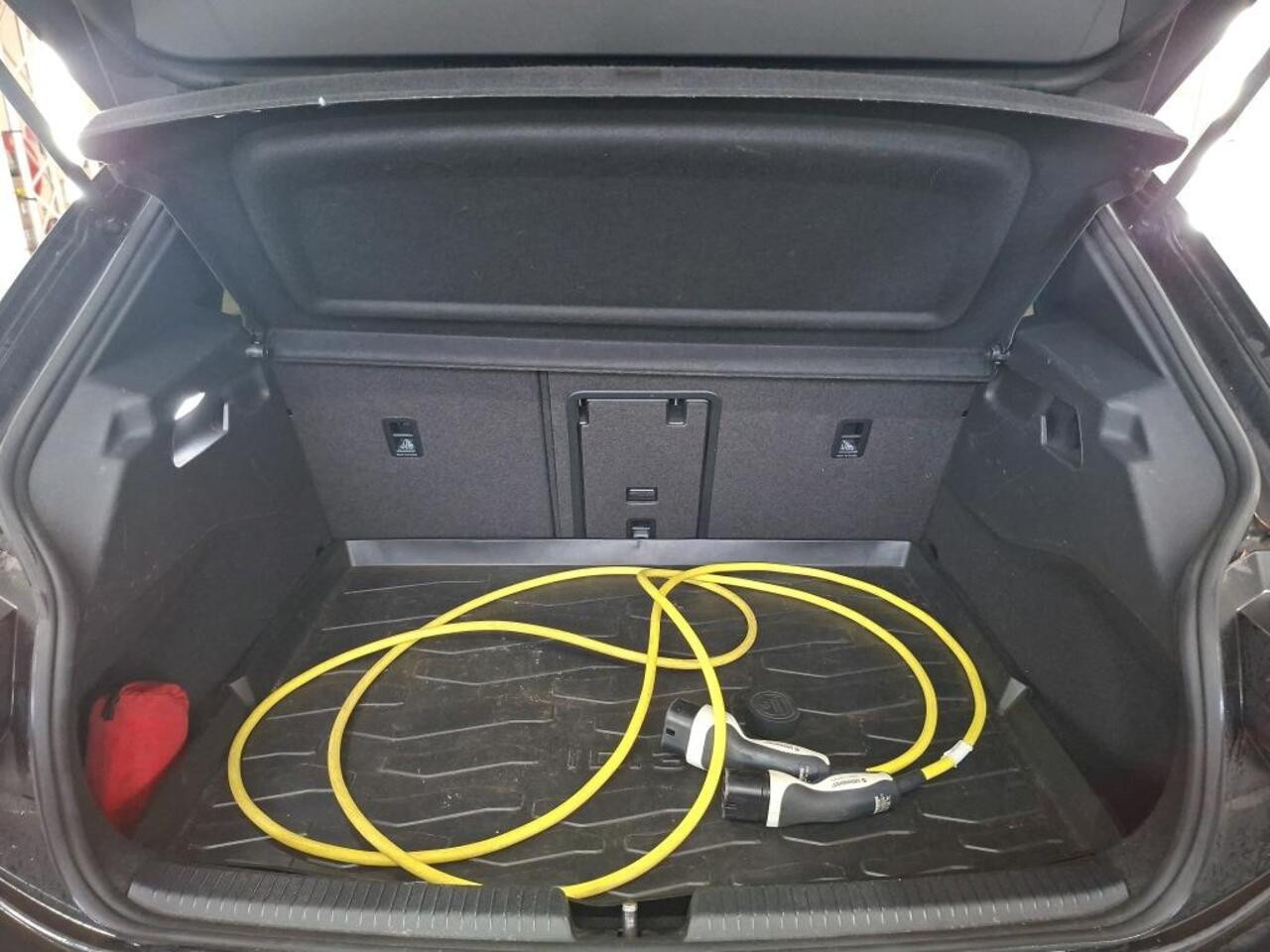 Volkswagen ID.3 First Max 58 kWh | Trekhaak | Panoramadak | LED | Stoelverwarmin