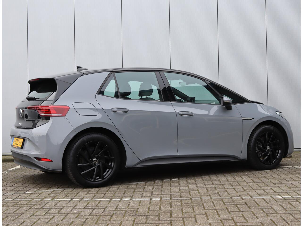 Volkswagen ID.3 Pure 45 kWh | Trekhaak | Stoelverwarming | Adaptieve Cruise