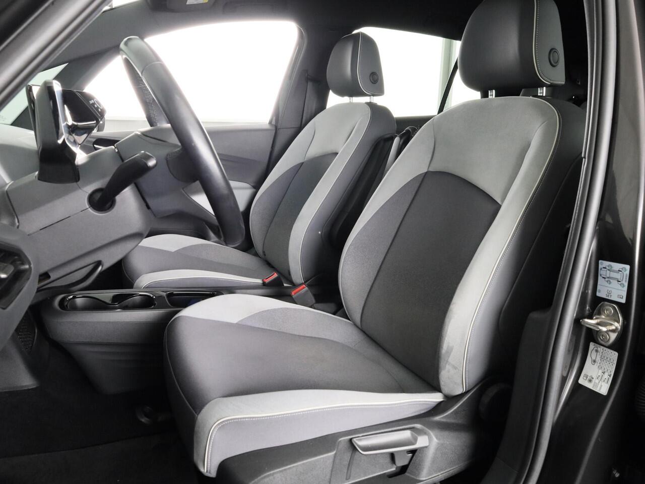 Volkswagen ID.3 First Plus 58 kWh 204 PK | Navigatie | Parkeersensoren | Camera | Led lampen