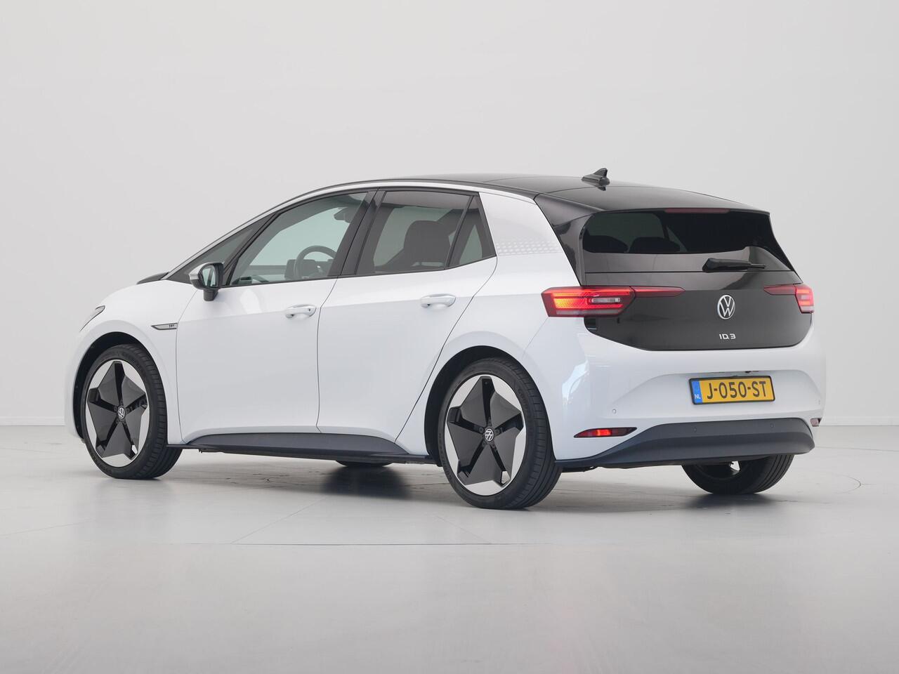 Volkswagen ID.3 First Max 58 kWh 204pk Trekhaak Navigatie Camera Stoelverwarming Side ass.