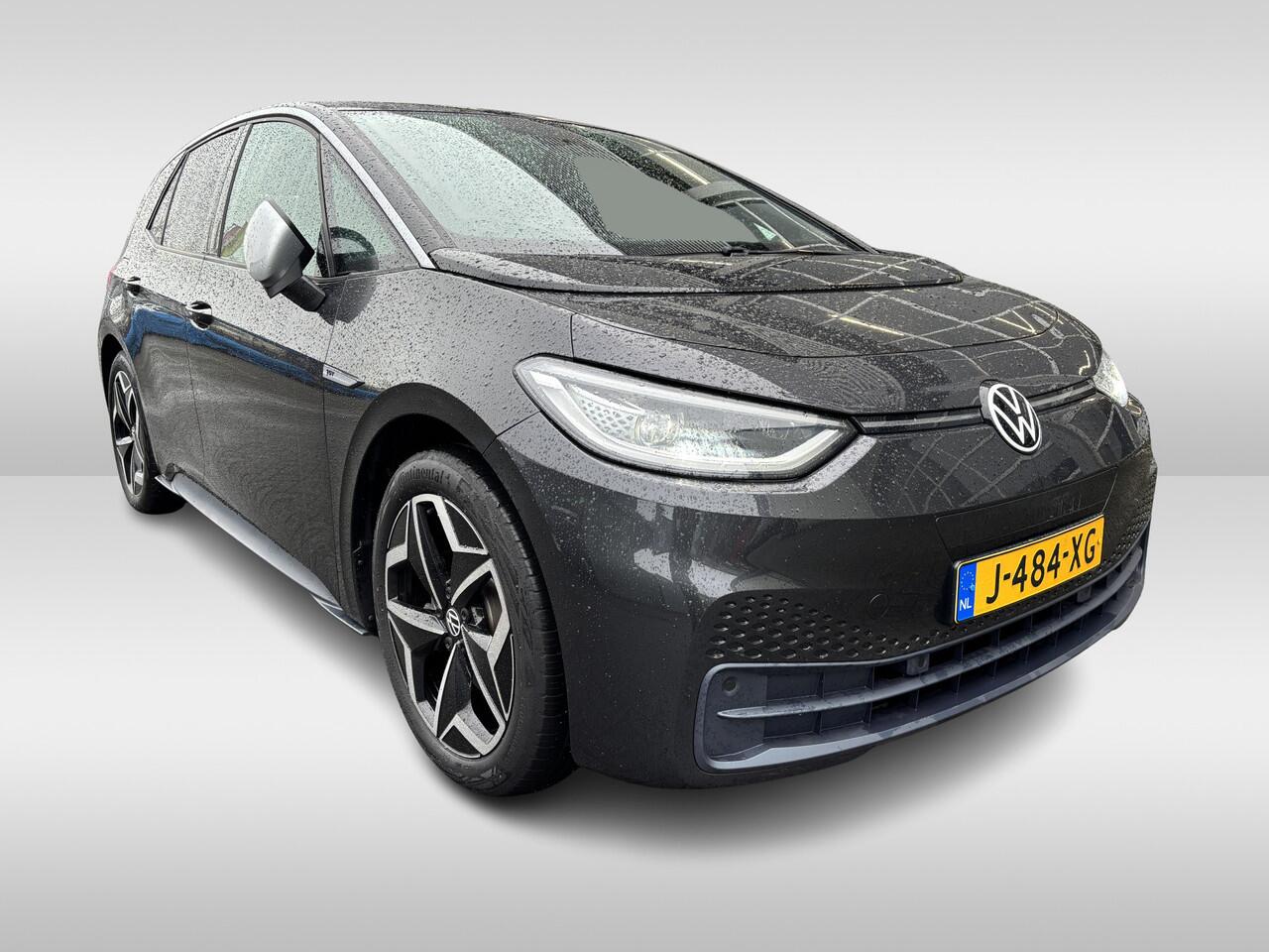 Volkswagen ID.3 First Plus 58 kWh Navigatie / Camera / LED Matrix (IQ.Light) / 19"LM Velgen Andoya / Verwarmd stuurwiel