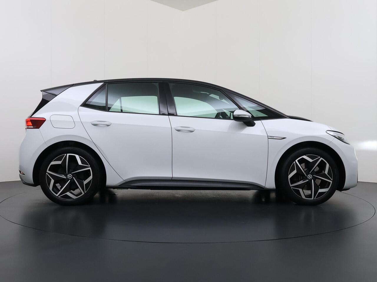 Volkswagen ID.3 PRO PERFORMANCE 58 kWh 204 PK | SOH91% | Warmtepomp | Stoel- & Stuurverwarming | Trekhaak | Adaptieve Cruise Control | Lane Assist