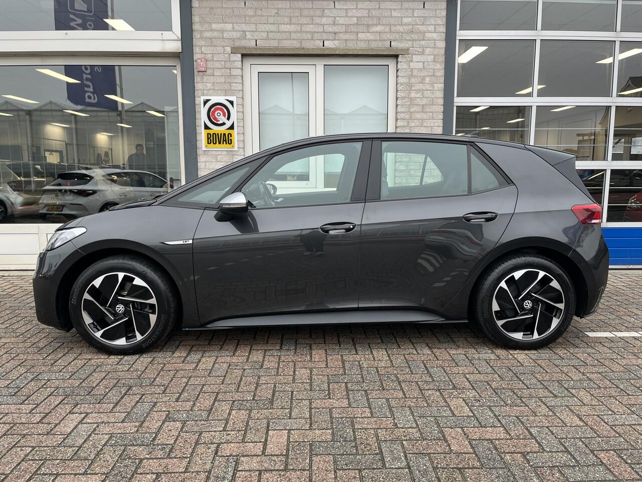 Volkswagen ID.3 First 58 kWh / PARK. SENSOREN/ LED/ NAVI/ STUUR-STOELVERWARM./ ADAPT. CRUISE/ CLIMA/ 18" LMV