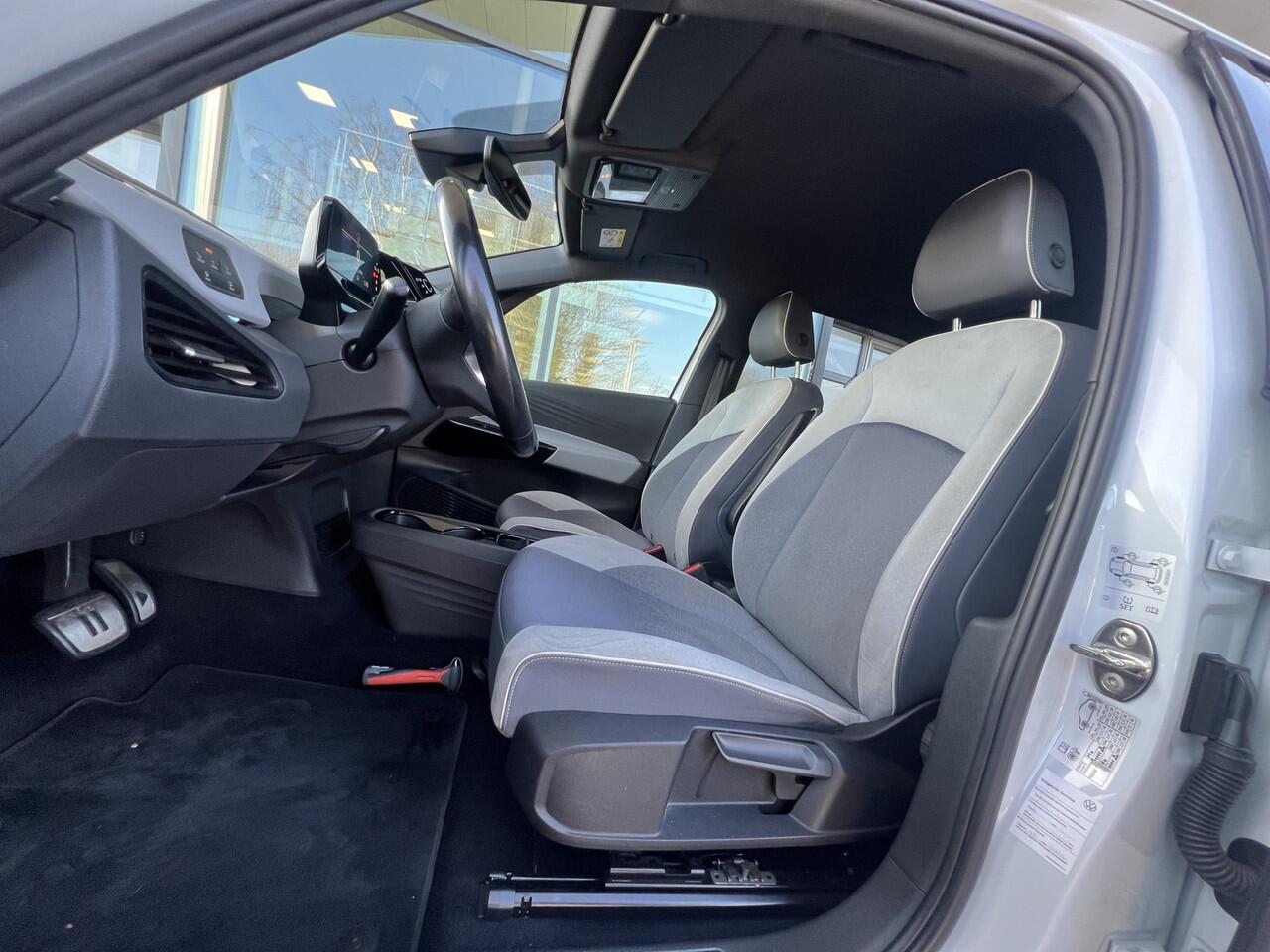 Volkswagen ID.3 First Plus 58 kWh / IQ Light / PDC / 19 Inch