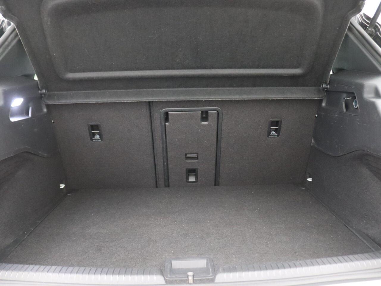 Volkswagen ID.3 First Max 58 kWh 204PK Aut. Panoramadak, 93% SOH,Keyless, Achteruitrijcamera, Side Assist, Head-Up Display, Ergo Comfort stoel, Stoel-Stuurverwarming, 20" LM Velgen, Adaptieve Cruise Control