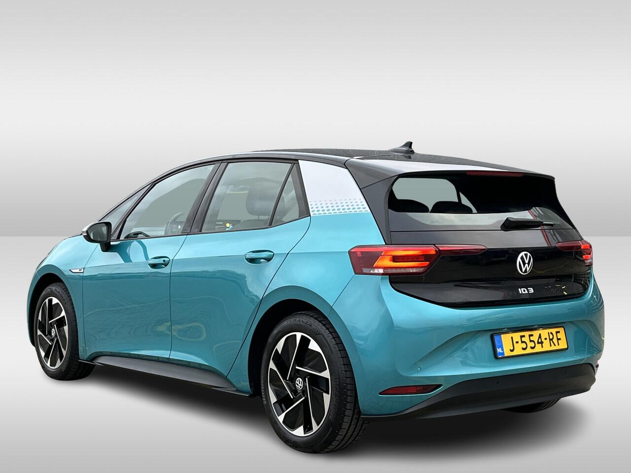 Volkswagen ID.3 First 58 kWh / Navigatie / Parkeersensoren V+A / App connect / Lichtmetaal 18 inch /