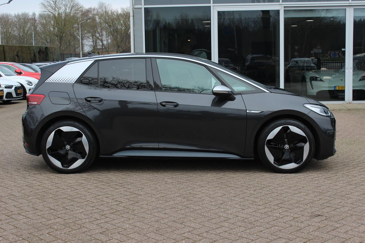 Volkswagen ID.3 First Max 58 kWh / SOH 92,8% / Full option! / Panoramadak / Camera / Head-up / Keyless / 20'' / ACC / Dodehoek / Elektr. stoelen / Massage / Navigatie / Stuurverwarming