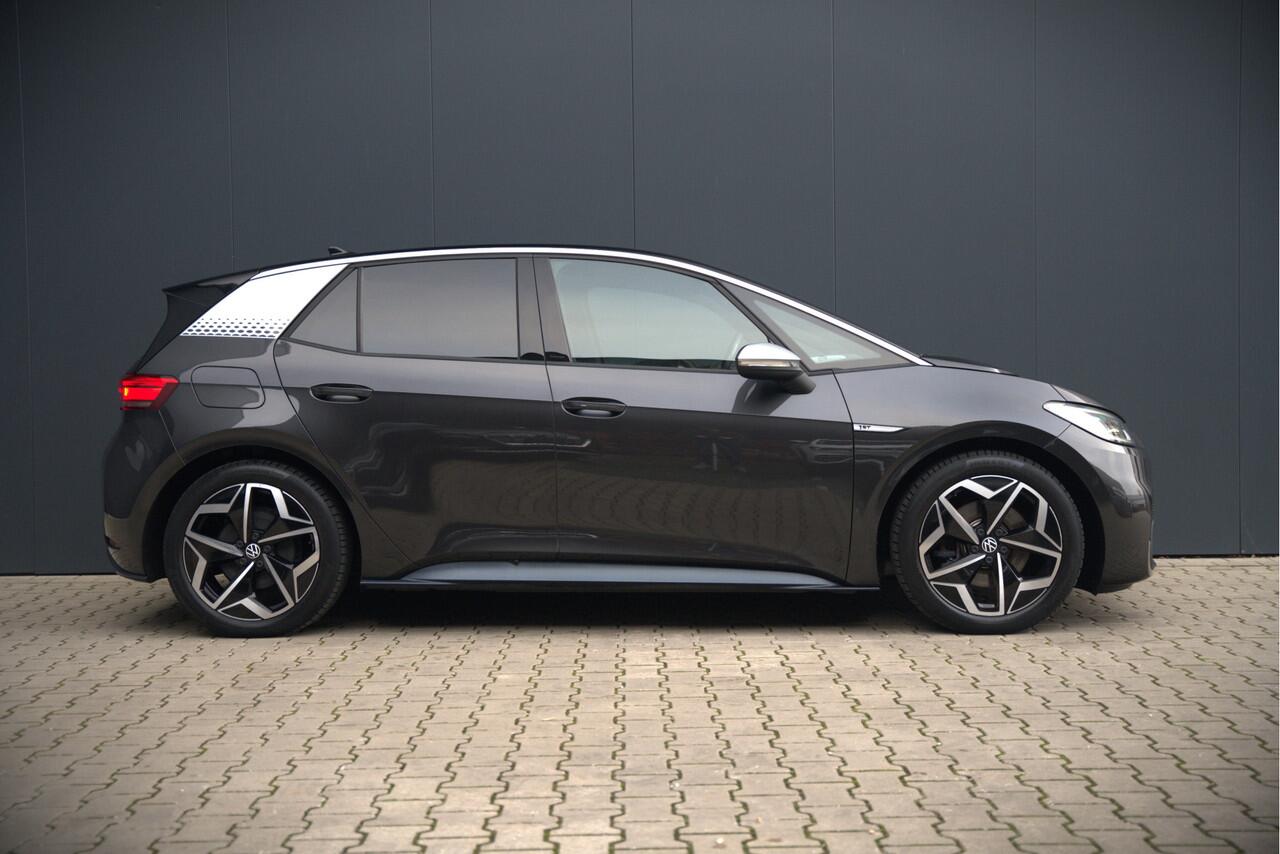 Volkswagen ID.3 First Plus 58 kWh | Stoelverwarming | Stuurverwarming | Camera | Adaptive Cruise Control | Navigatie | Standkachel | Keyless | Parkeersensoren | LED | Apple Carplay | BTW |
