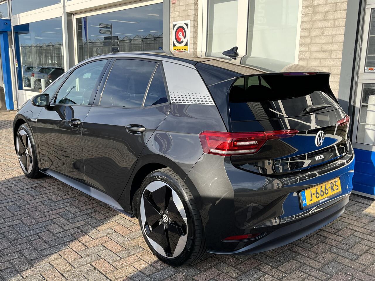 Volkswagen ID.3 First Max 58 kWh / PANO/ CAMERA/ PARK. SENSOREN/ IQ. LIGHT/ ERGO ACTIVE/ NAVI/ CLIMA/ STOELVERWARM./