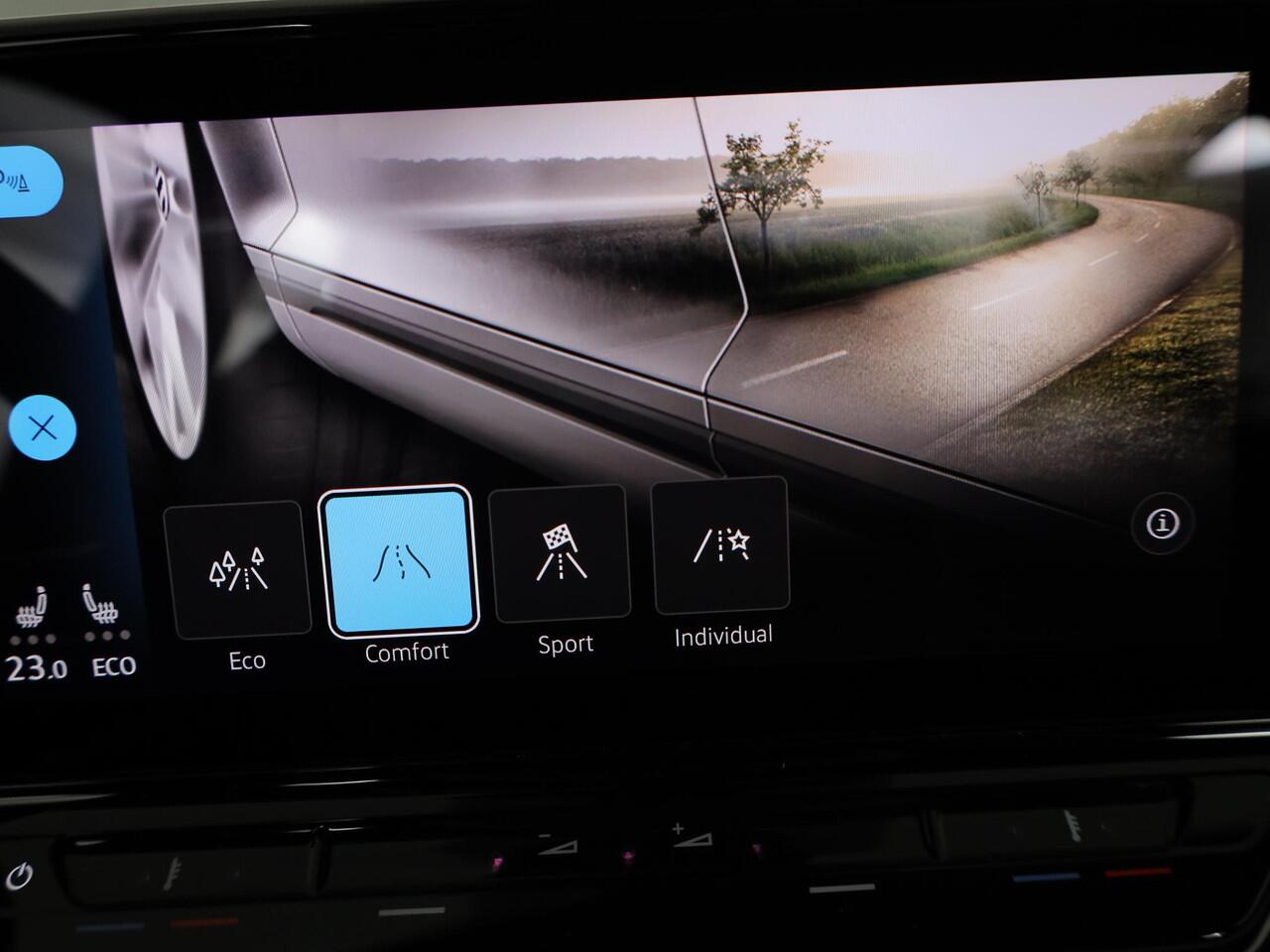 Volkswagen ID.3 First Plus 58 kWh 204 pk | Navigatie | Parkeersensoren | Achteruitrijcamera | Stoelverwarming | Apple Carplay/Android Auto | SOH89%