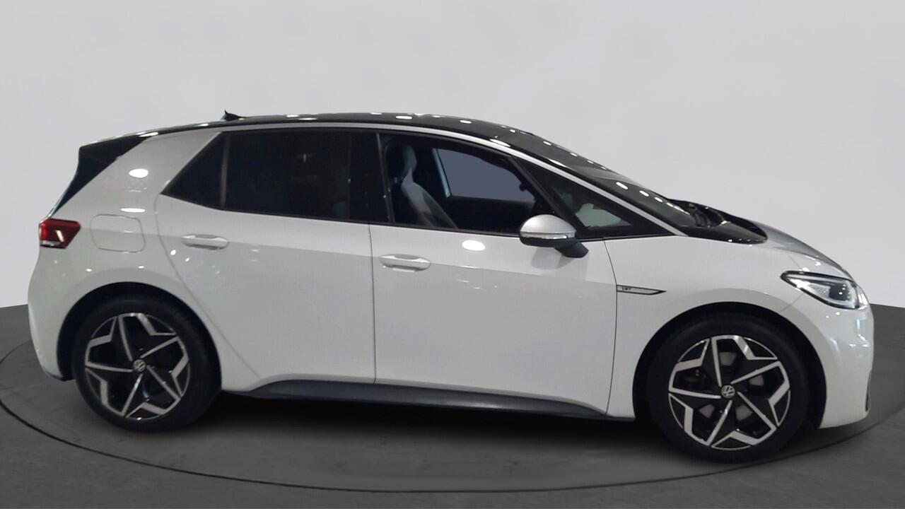 Volkswagen ID.3 First Edition Plus 58 kWh | Camera | 19" velgen | App Connect |